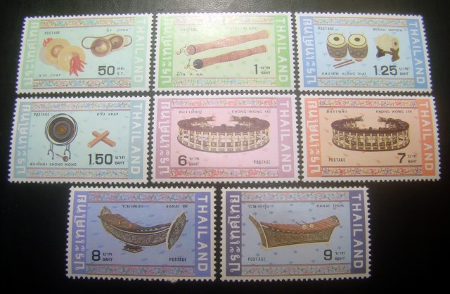 (-ยังไม่ใช้-ครบชุด-) s2281-แสตมป์ชุดเครื่องดนตรีไทย(ชุด 2) ปี 2525 ครบชุด 8 ดวง พิมพ์ England ยังไม่ใช้ น่าสะสมครับ