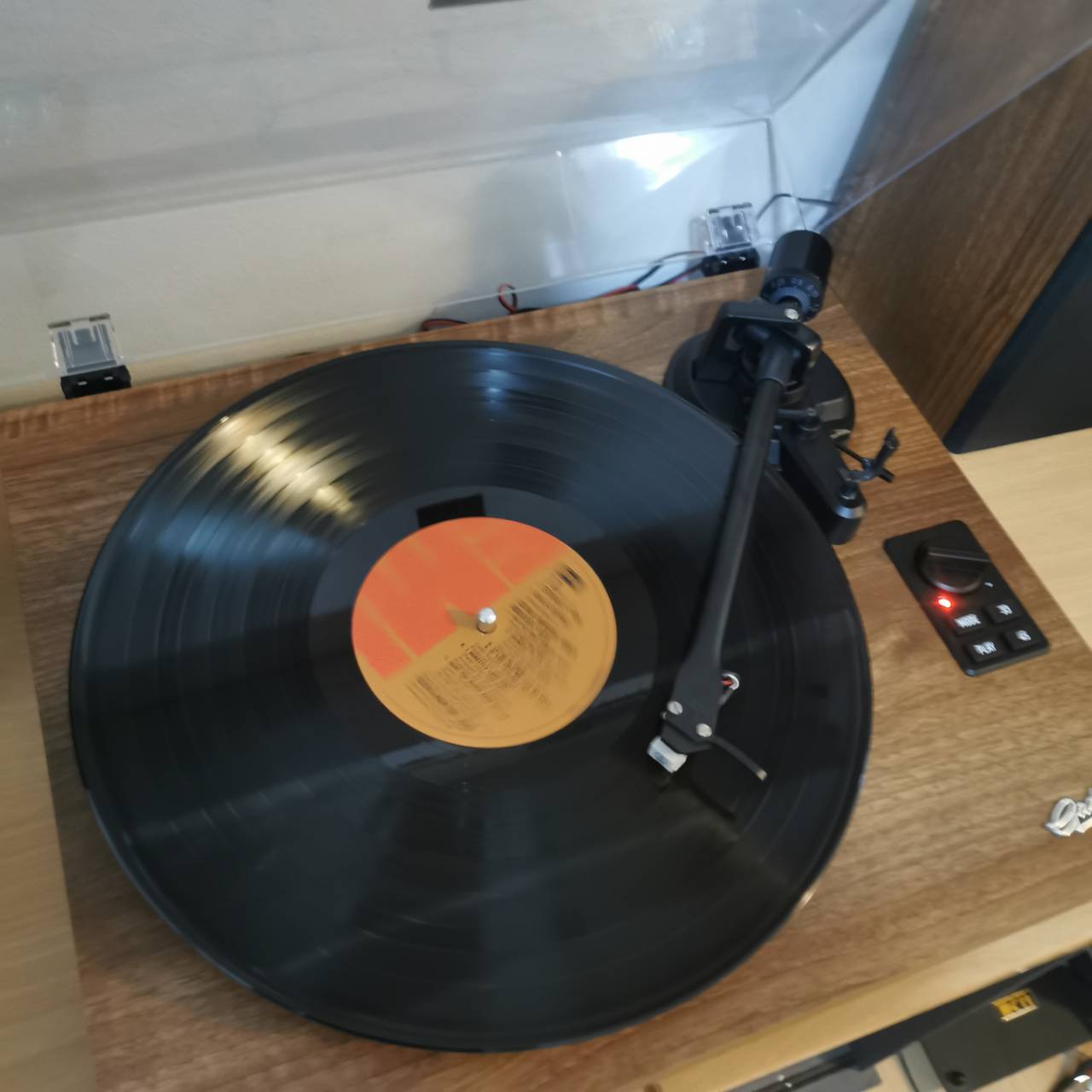 เครื่องเล่นแผ่นเสียง Gadhouse HENRY Hi-fi Turntable พร้อมลำโพง มือหนึ่ง รับประกันศูนย์ 1ปี