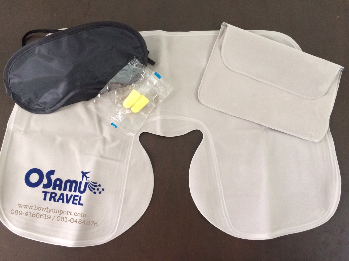 หมอนรองคอเป่าลม เนื้อผ้ากำมะหยี่ พร้อมสกรีนโลโก้