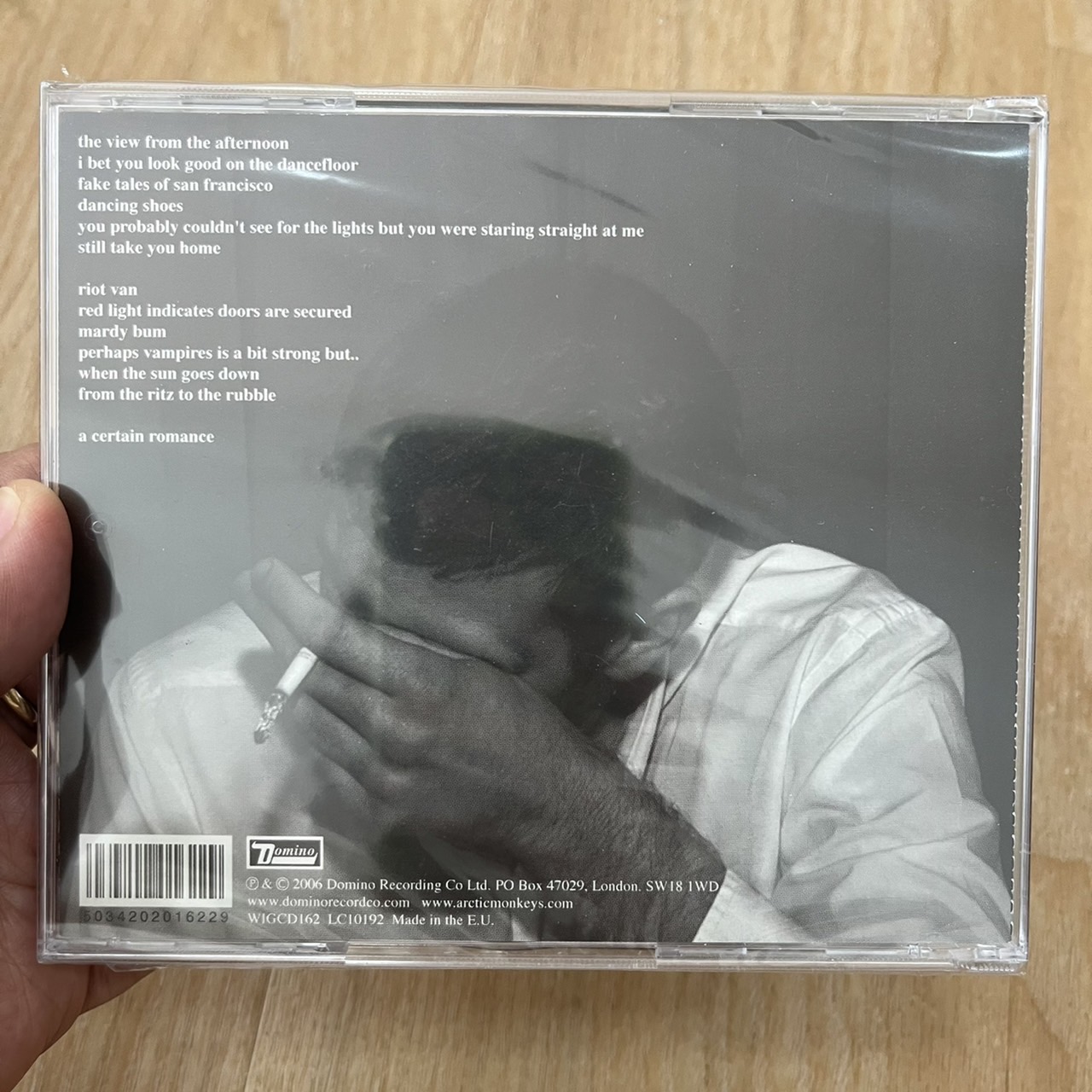 CD ซีดีเพลง Arctic Monkeys – Whatever People Say I Am, That's What I'm Not (แผ่นแท้,มือสอง)