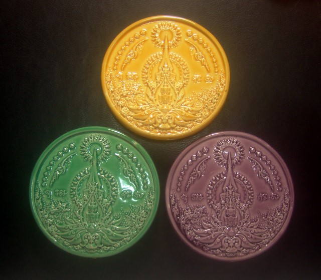 องค์จตุคาม รุ่นอภิปัญญามหาเศรษฐี ปี 2550 ชุดเนื้อกระเบื้องเคลือบ ครบ 3 สี พร้อมกล่อง พุทธศิลป์ท่าน อ.เฉลิมชัย โฆษิตพิพัฒน์