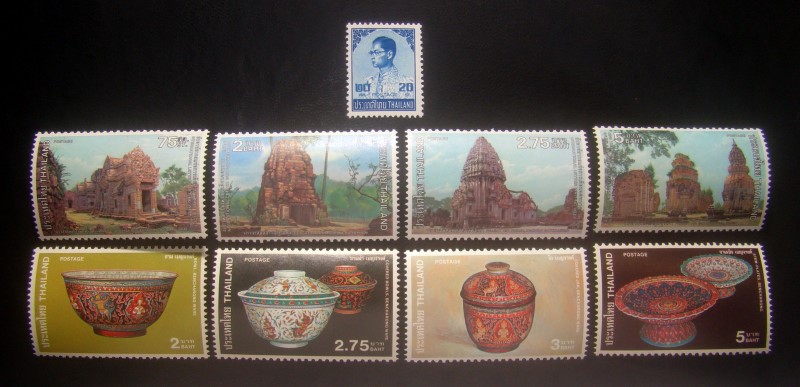 ((--ยังไม่ใช้--)) s3038-แสตมป์ในหลวง ร.9 ชุดที่6 พ.ศ.2516 + สัปดาห์ฯจดหมาย ปี 23 ครบชุด + เครื่องเบญจรงค์ ปี 23 ครบชุด ยังไม่ใช้ ราคาเบา น่าสะสมครับ