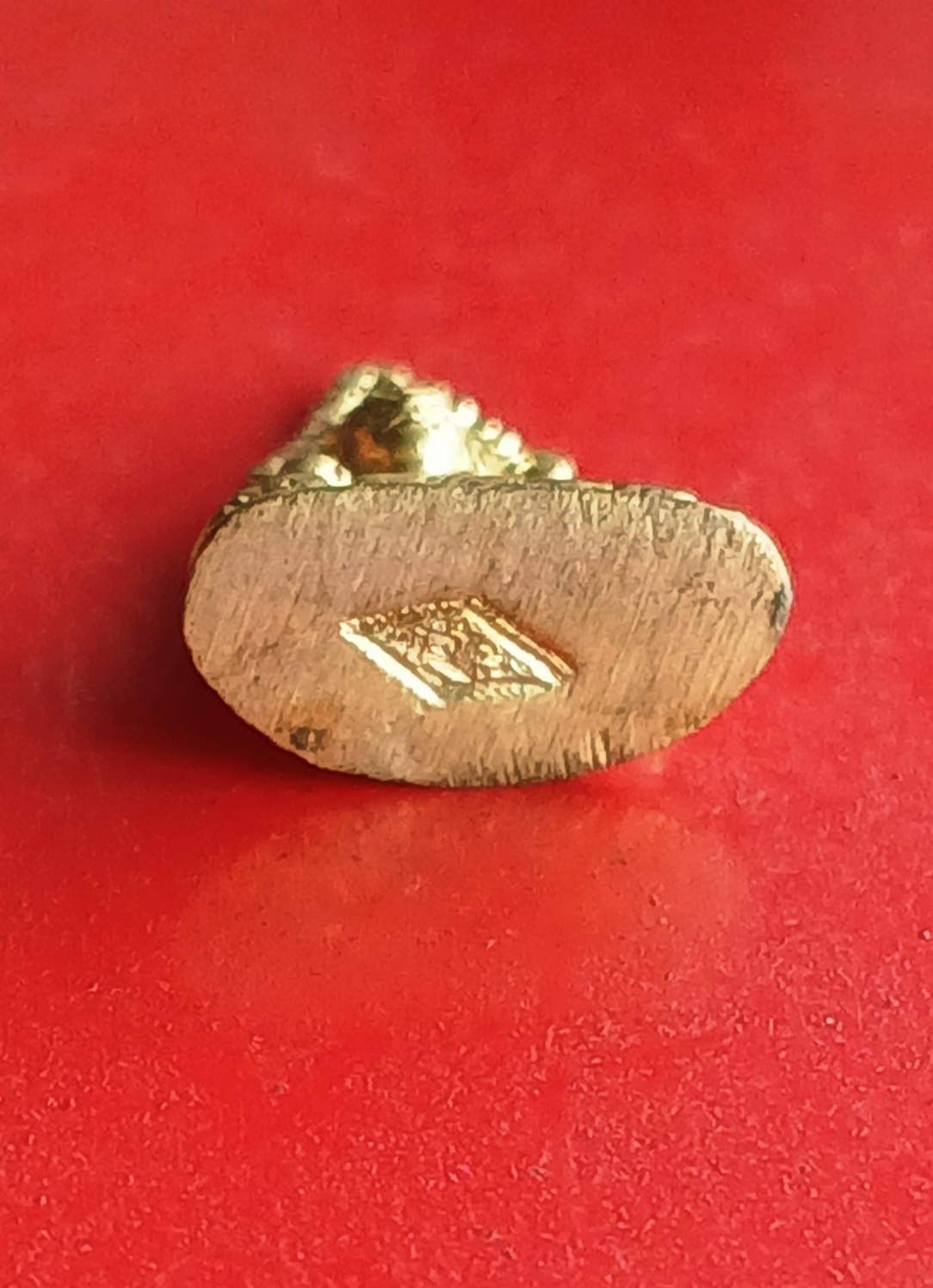 พระชัยวัฒน์พระพุทธชินราช รุ่นมหาจักรพรรดิ ปี 2545 วัดพระศรีรัตนมหาธาตุวรมหาวิหาร จ.พิษณุโลก เนื้อสำริด พร้อมกล่องเดิมครับ