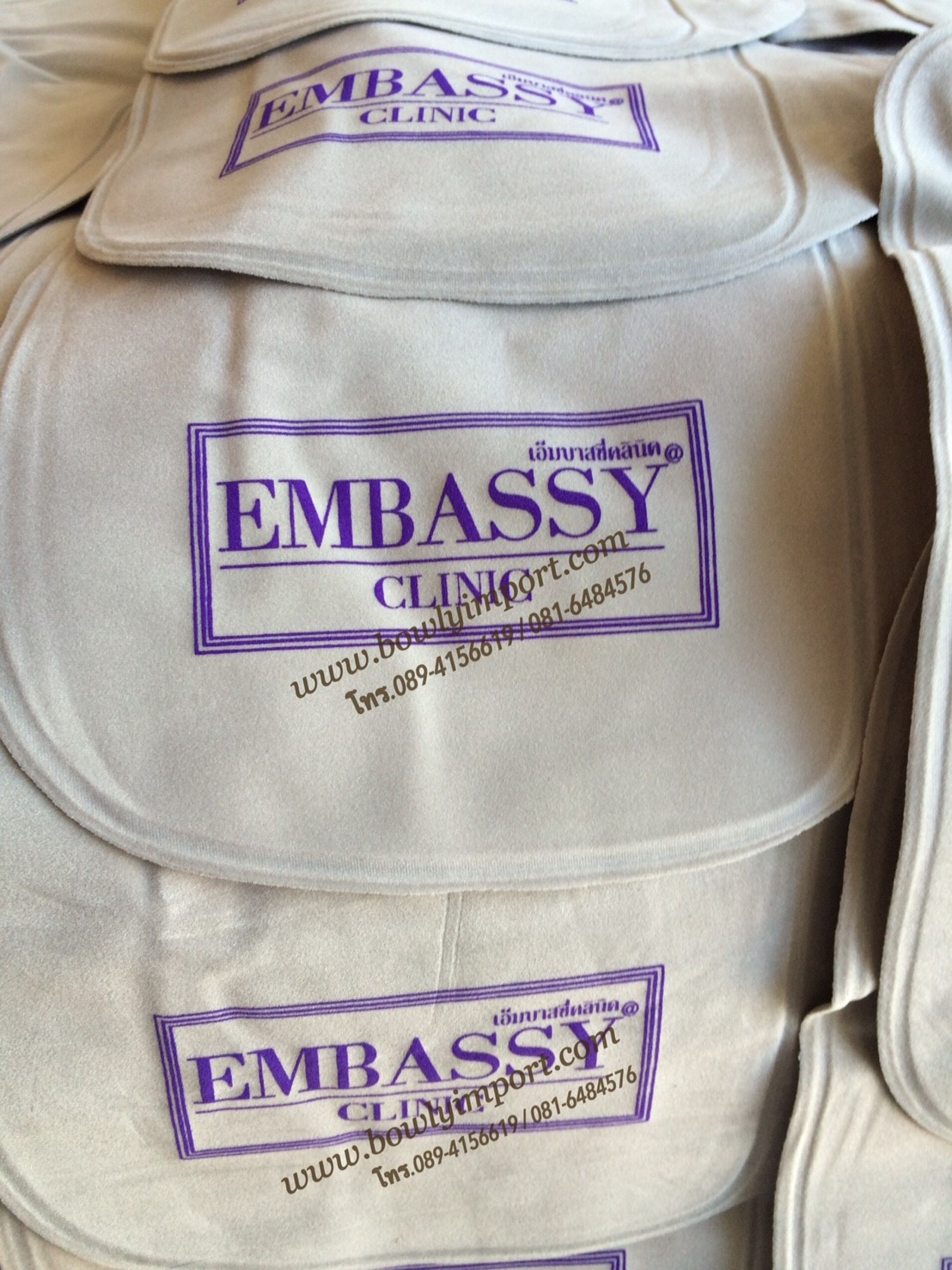 หมอนรองคอเป่าลม เนื้อผ้ากำมะหยี่ พร้อมสกรีนโลโก้