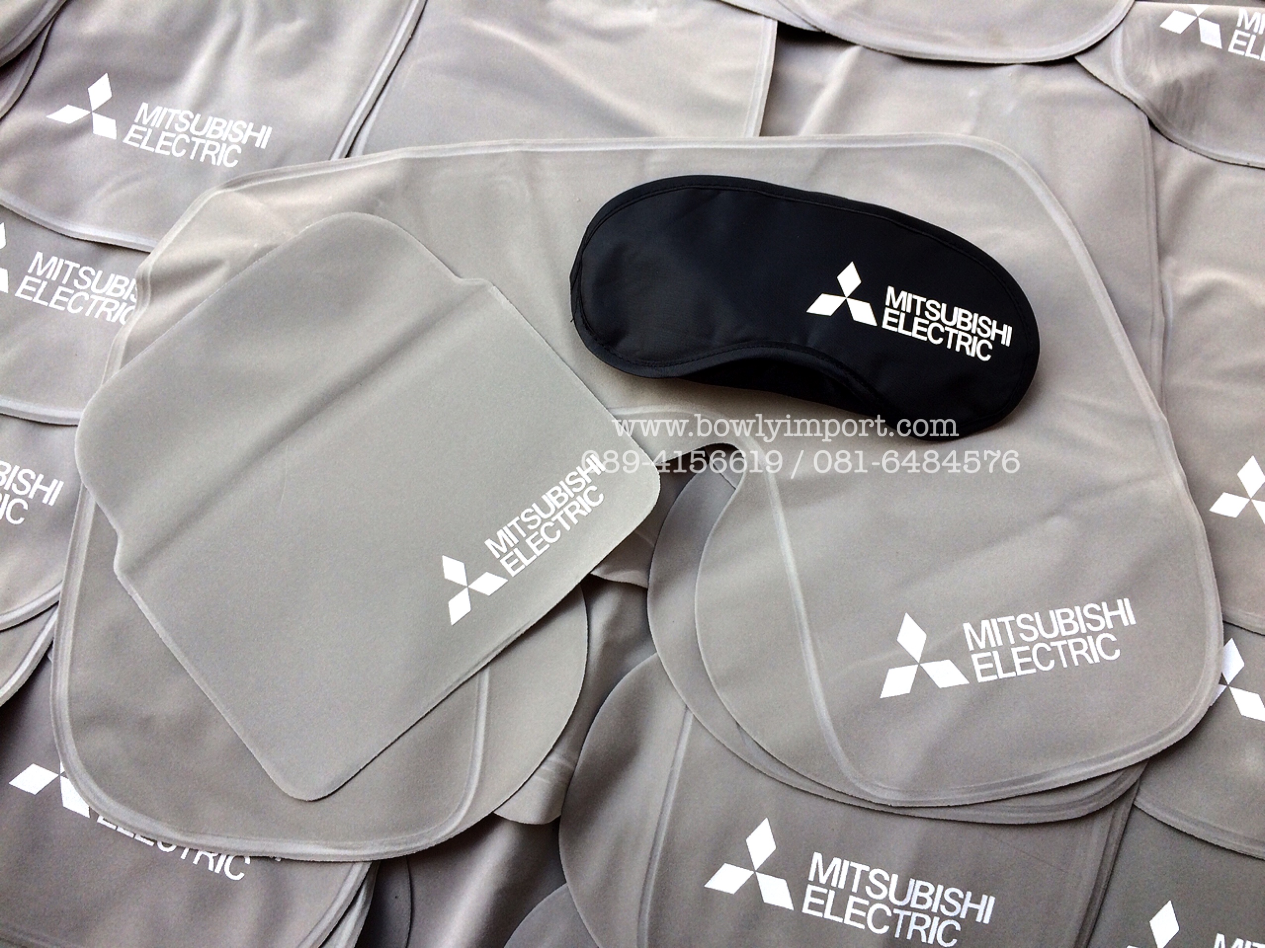 หมอนรองคอเป่าลม เนื้อผ้ากำมะหยี่ พร้อมสกรีนโลโก้