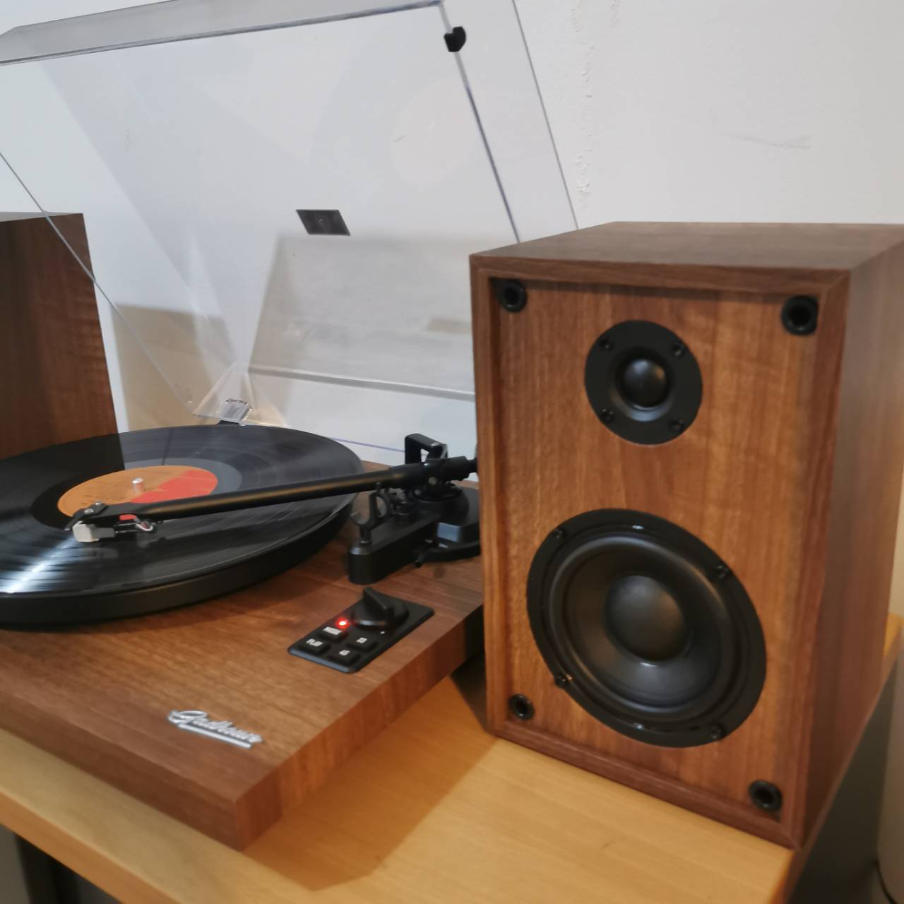 เครื่องเล่นแผ่นเสียง Gadhouse HENRY Hi-fi Turntable พร้อมลำโพง มือหนึ่ง รับประกันศูนย์ 1ปี