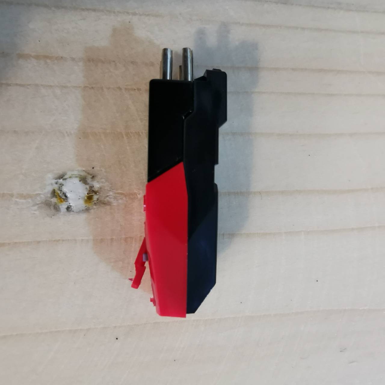 หัวเข็มสำรองเครื่องเล่นแผ่นเสียง หัวเข็มสำรองเครื่องเล่นแผ่นเสียง สำหรับเครื่องเล่นแผ่นเสียง (ปลายเข็มแดง)