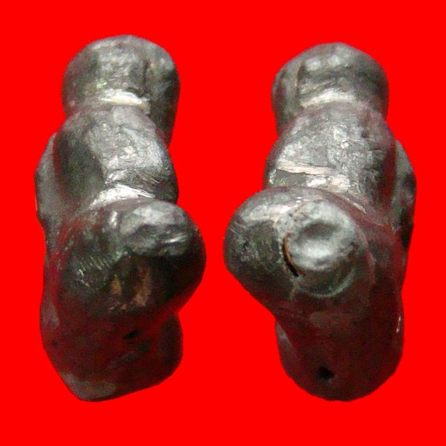 พระปิดตาเนื้อตะกั่ว ฝังตะกรุดสอดเข่า รุ่นสาม ปี 2535 หลวงปู่คำพันธ์ วัดธาตุมหาชัย นครพนม ตอกโค๊ด พ ใต้ยันต์ด้านหลังครับ #7