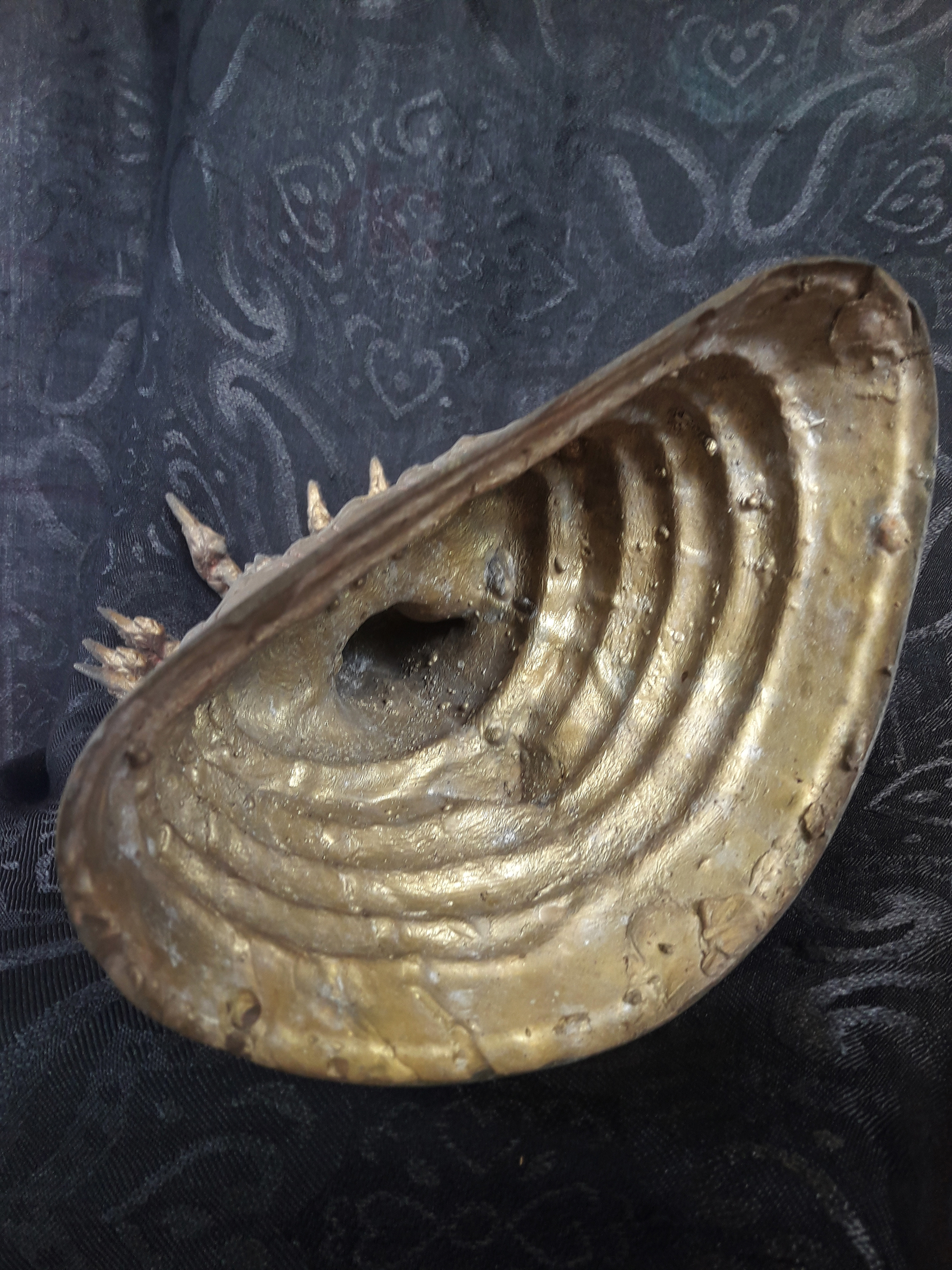 พระบูชานาคปรก 7 เศียร เนื้อโลหะ หน้าตัก 5 นิ้ว ฐานกว้าง 8 นิ้ว สูง 12 นิ้ว ครับ