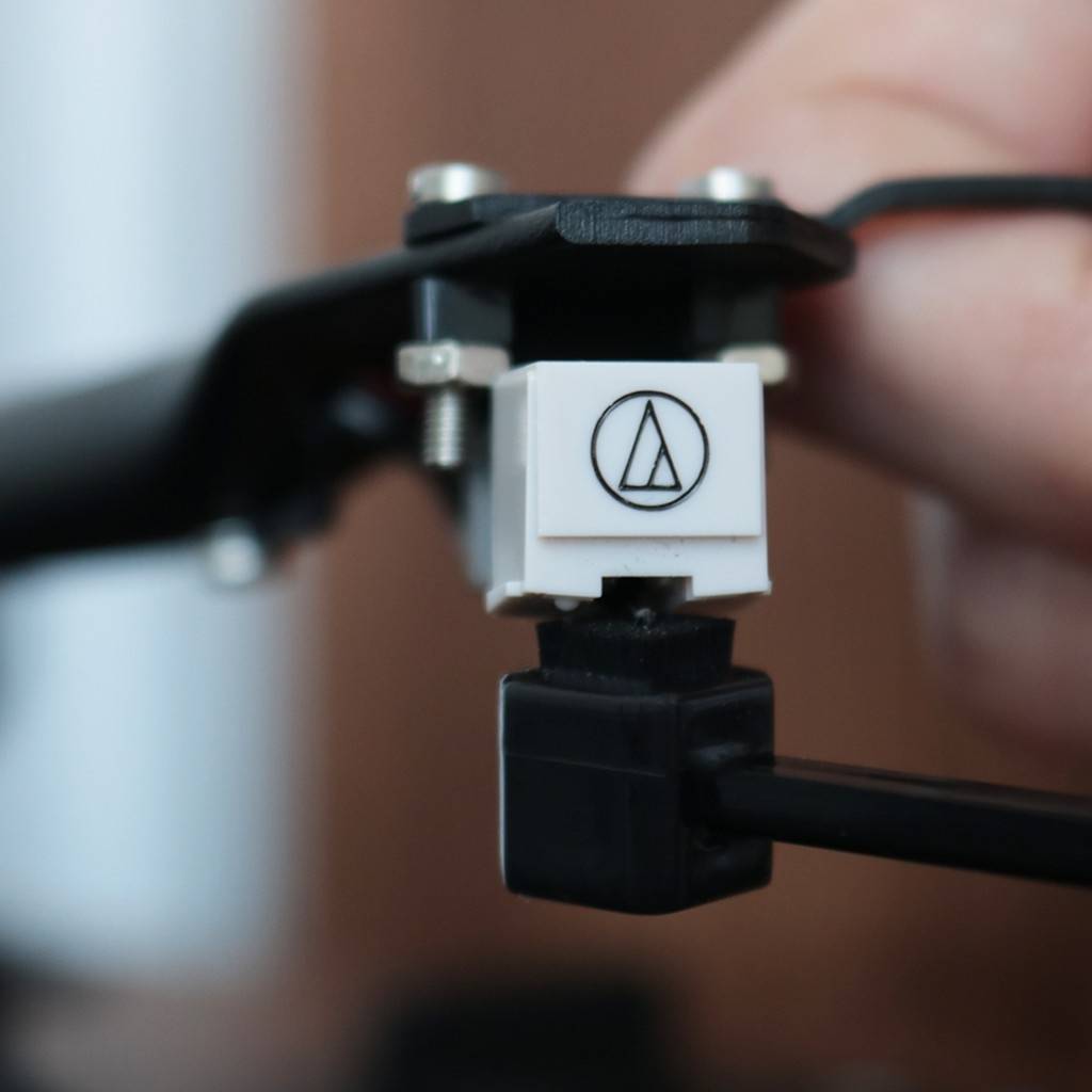 Gadhouse แปรงทำความสะอาดหัวเข็ม แปรงคาร์บอนไฟเบอร์ สำหรับทำความสะอาดหัวเข็มจากฝุ่นละออง และคราบสกปรก