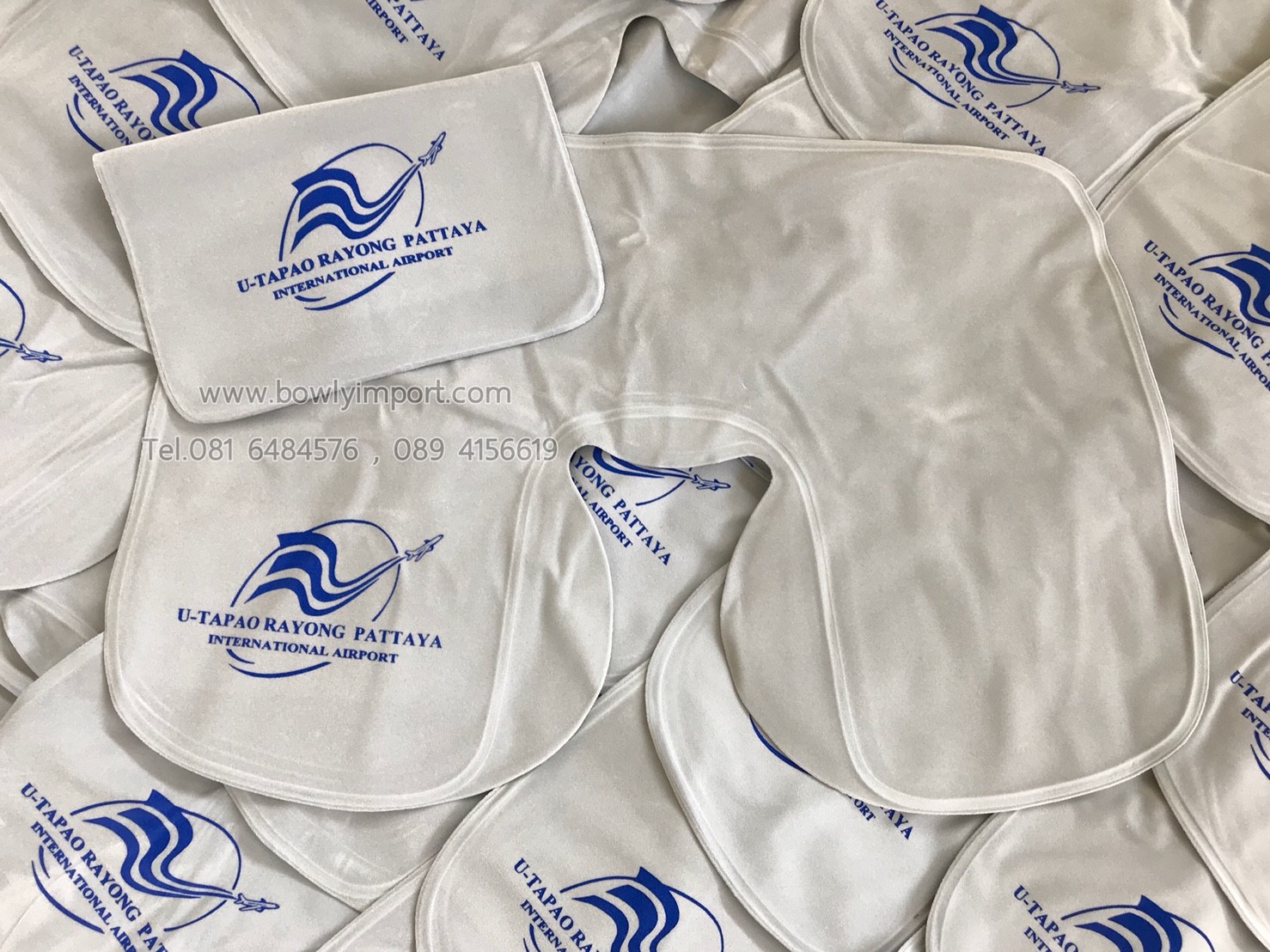 หมอนรองคอเป่าลม เนื้อผ้ากำมะหยี่ พร้อมสกรีนโลโก้