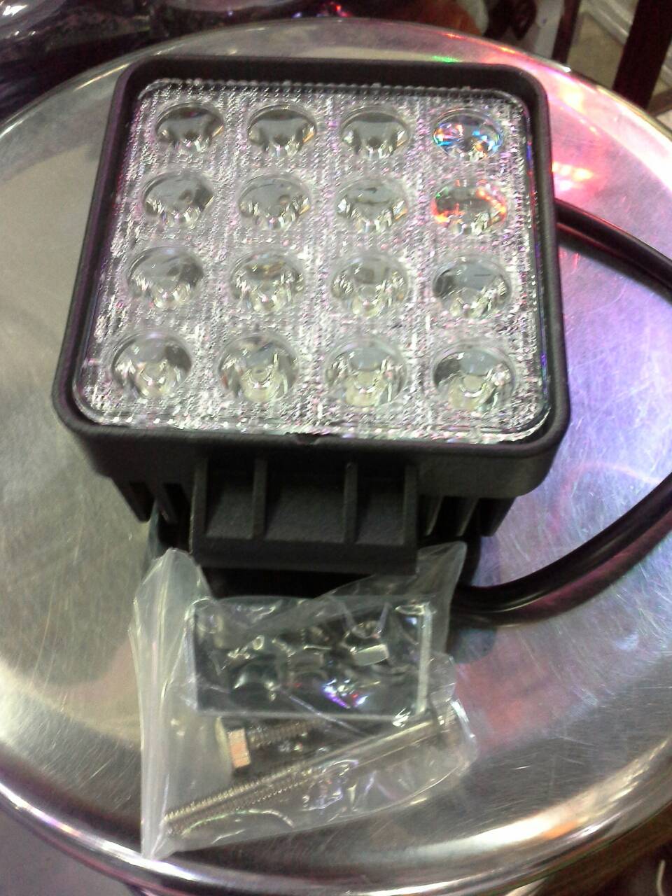 ไฟสปอร์ตไลท์ ชนิดแสงwhite,green แบบเหลี่ยม ขนาด 4 นิ้ว กำลังไฟ 48 Watt ( LED 16 ดวง x 3Watt) ไฟ 12V-24V