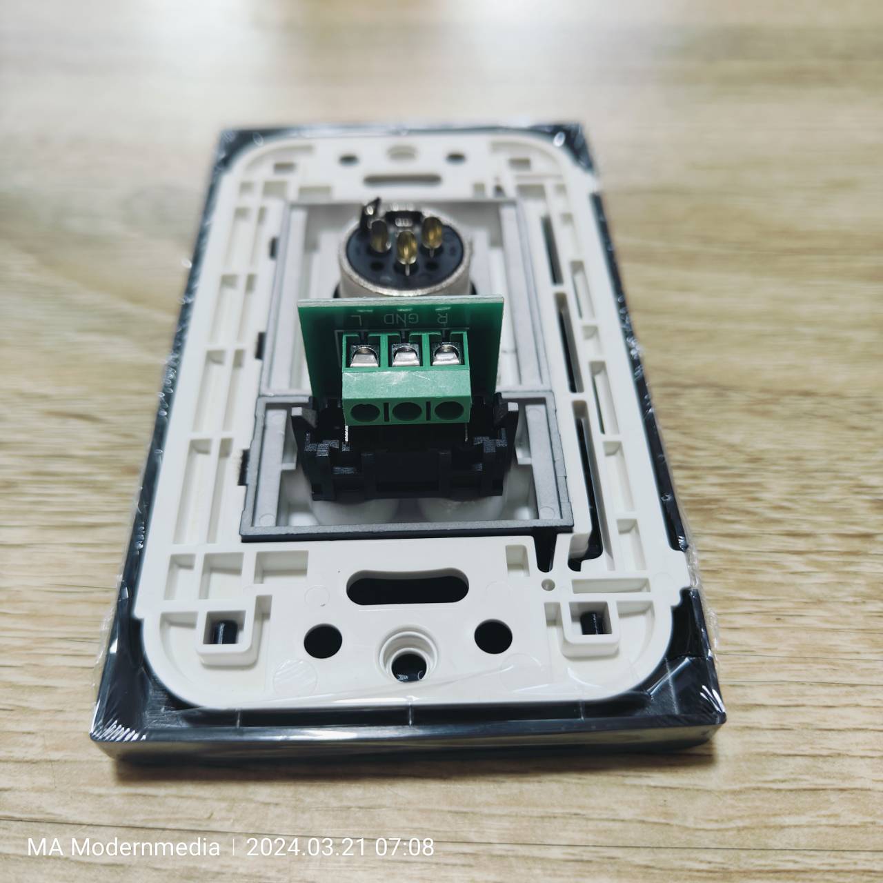 Wall plate XLR / RCA(Panasonic) (ขาว/ดำ)