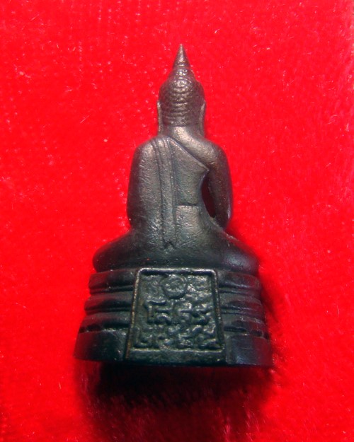 หลวงพ่อโสธร วัดโสธรวรารามวรวิหาร จ.ฉะเชิงเทรา รุ่นสร้างพระอุโบสถ ปี 2545 โค๊ด-หมายเลขใต้ฐาน พร้อมกล่องครับ