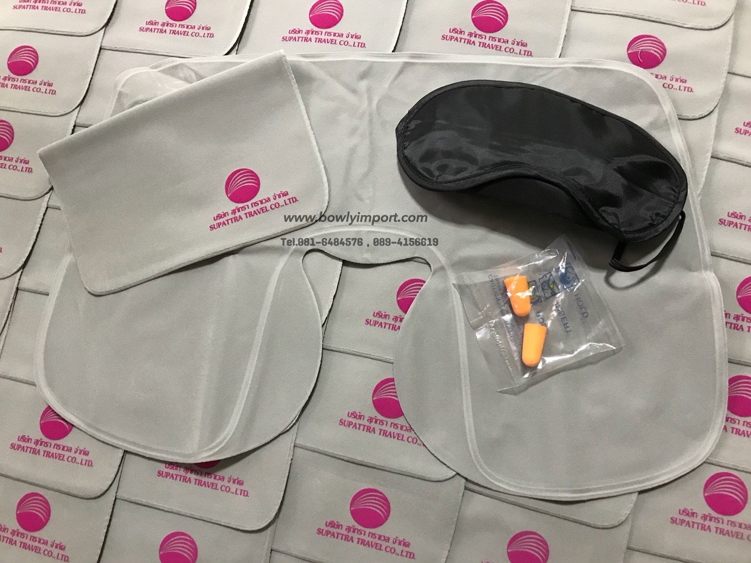 หมอนรองคอเป่าลม เนื้อผ้ากำมะหยี่ พร้อมสกรีนโลโก้