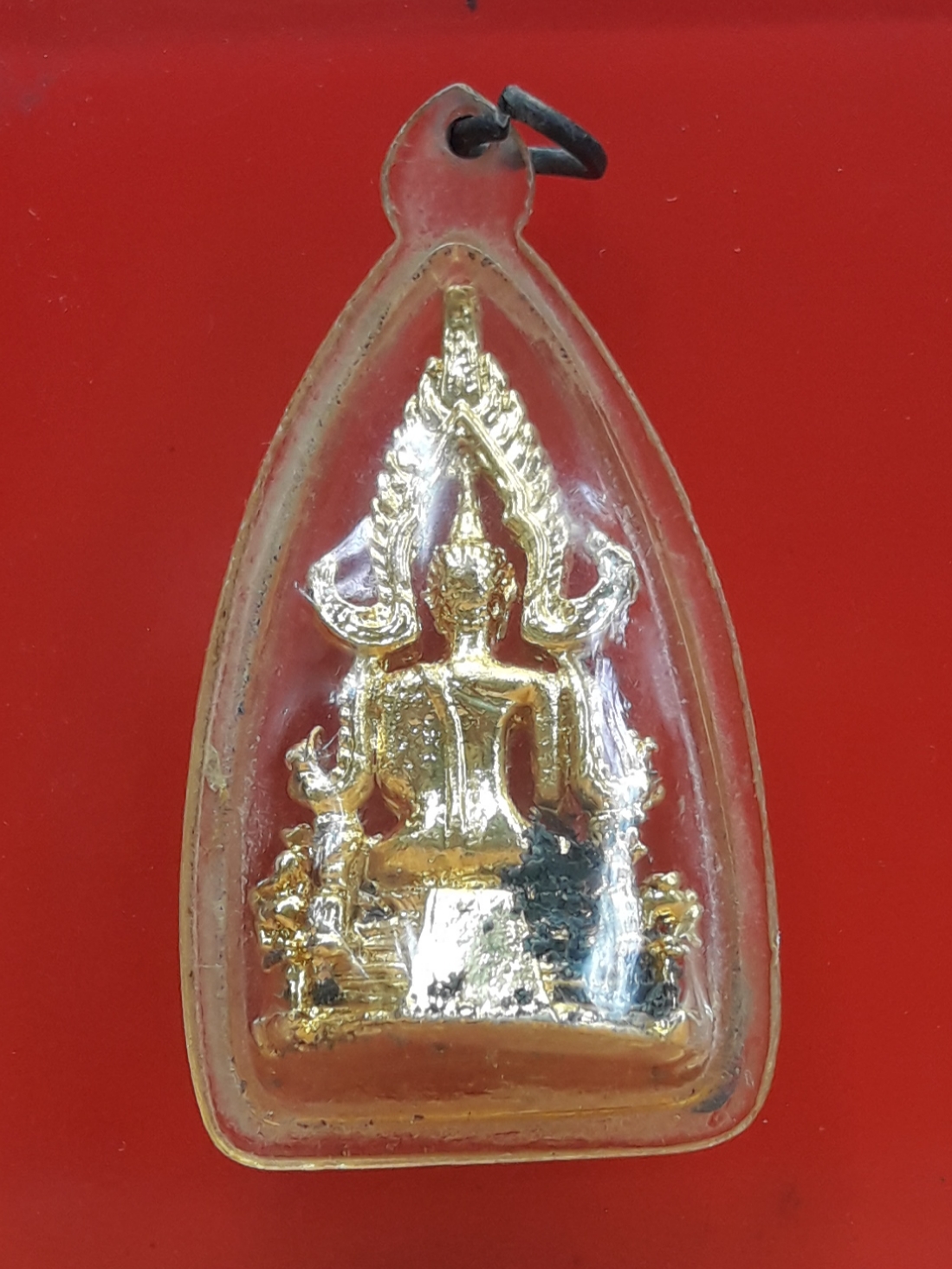 รูปหล่อลอยองค์ พระพุทธชินราช เนื้อกะไหล่ทอง ขนาดห้อยคอ พร้อมเลี่ยม ไม่ทราบที่สร้างครับ