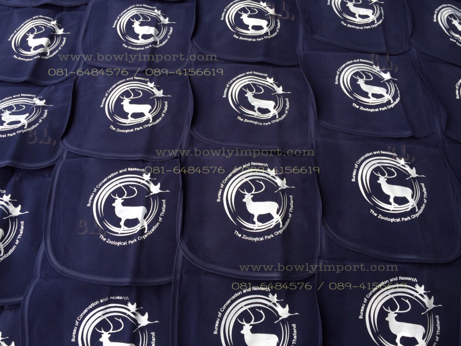 หมอนรองคอเป่าลม เนื้อผ้ากำมะหยี่ พร้อมสกรีนโลโก้