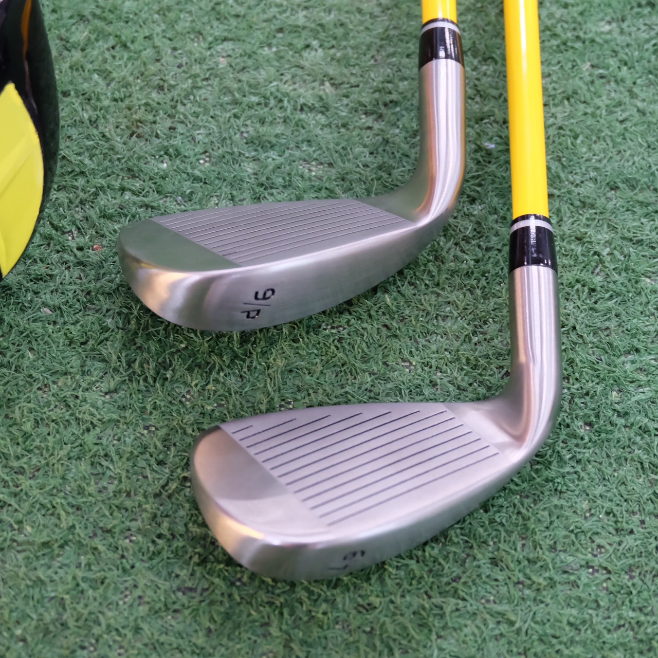 [ สินค้าใหม่ ] ชุดเซ็ทไม้กอล์ฟ สำหรับเด็กช่วงอายุ 9-12 ปี พร้อมกระเป๋า (สีดำ,สีชมพู,สีเหลือง)