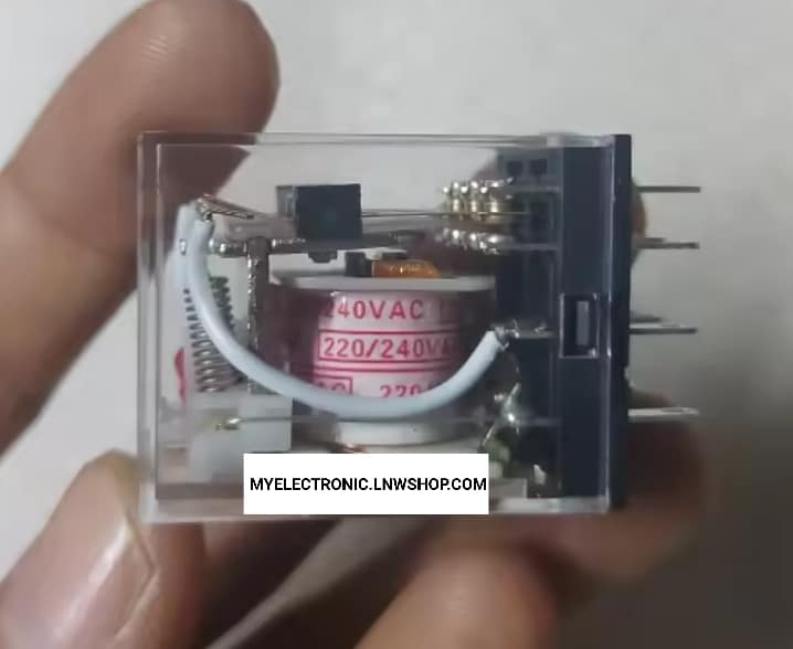 ขาย HH53P (MY3NJ) รีเลย์ คอยล์220V AC 11ขา รีเลย์11ขา RELAY 11P มีLED มีไฟโชว์ รีเลย์ MY3NJ COIL220V สามคอนแทรค 3คอนแทค ยี่ห้อ CNAOM ราคา ตัวละ . . . . หน่วย บาท