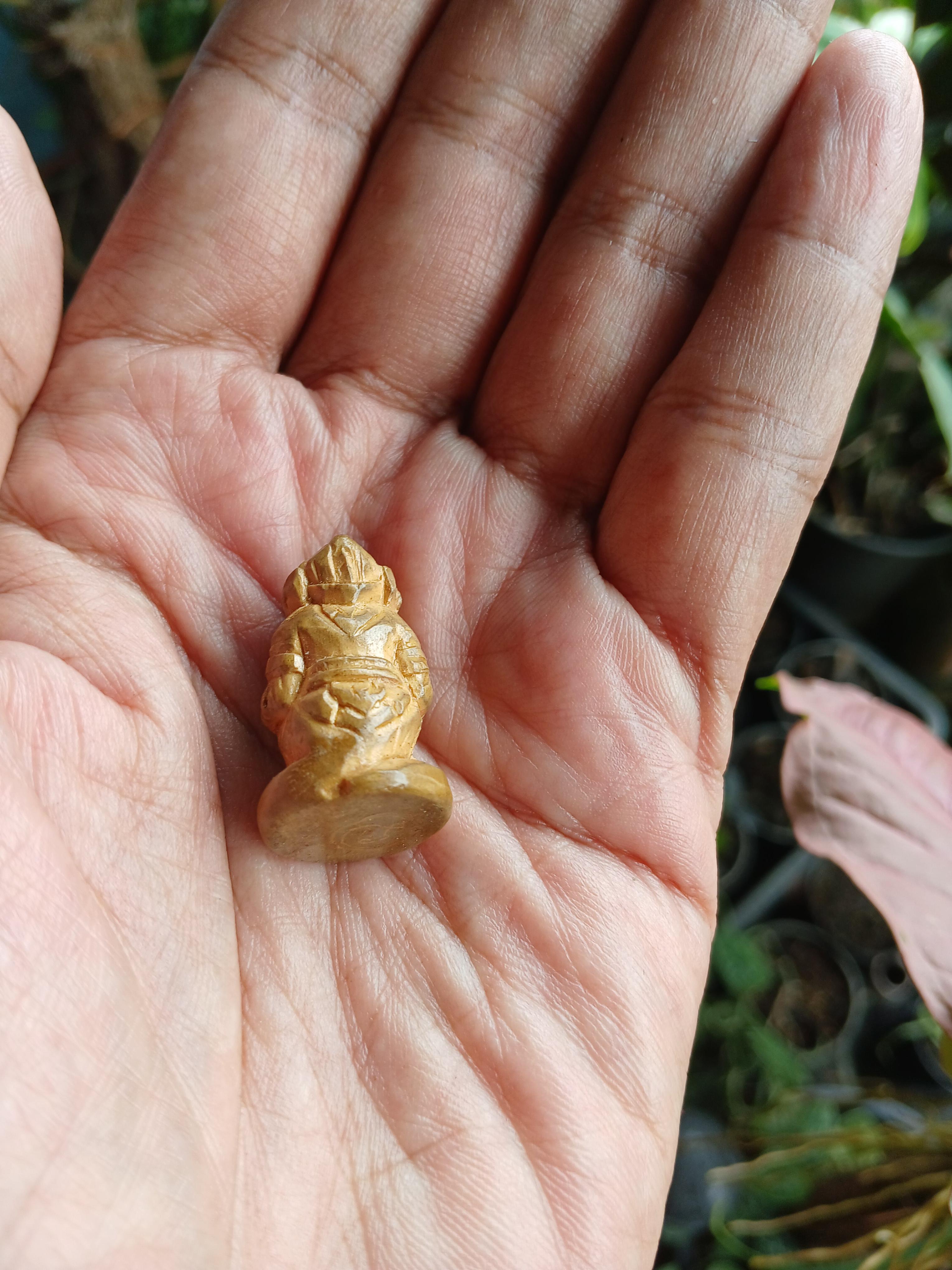 หนุมานทรงเครื่อง เนื้อไม้ลงเคลือบ หลวงพ่อแล วัดพระทรง เพชรบุรี พร้อมกรอบกระเช้าครับ