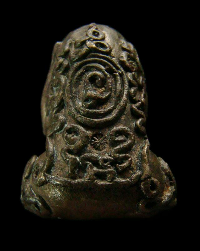 พระปิดตาสมาธิใหญ่ หลวงพ่ออุ้น วัดตาลกง จ.เพชรบุรี ปี 2544 เนื้อสัมฤทธิ์ พิมพ์ใหญ่ โค๊ดดอกจันทร์ด้านหลัง