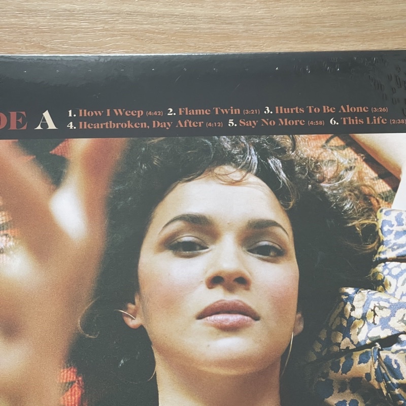 แผ่นเสียง Norah Jones – Pick Me Up Off The Floor ,Vinyl, LP, Album,EU , มือหนึ่ง ซีล *สันปกด้านบนปริ