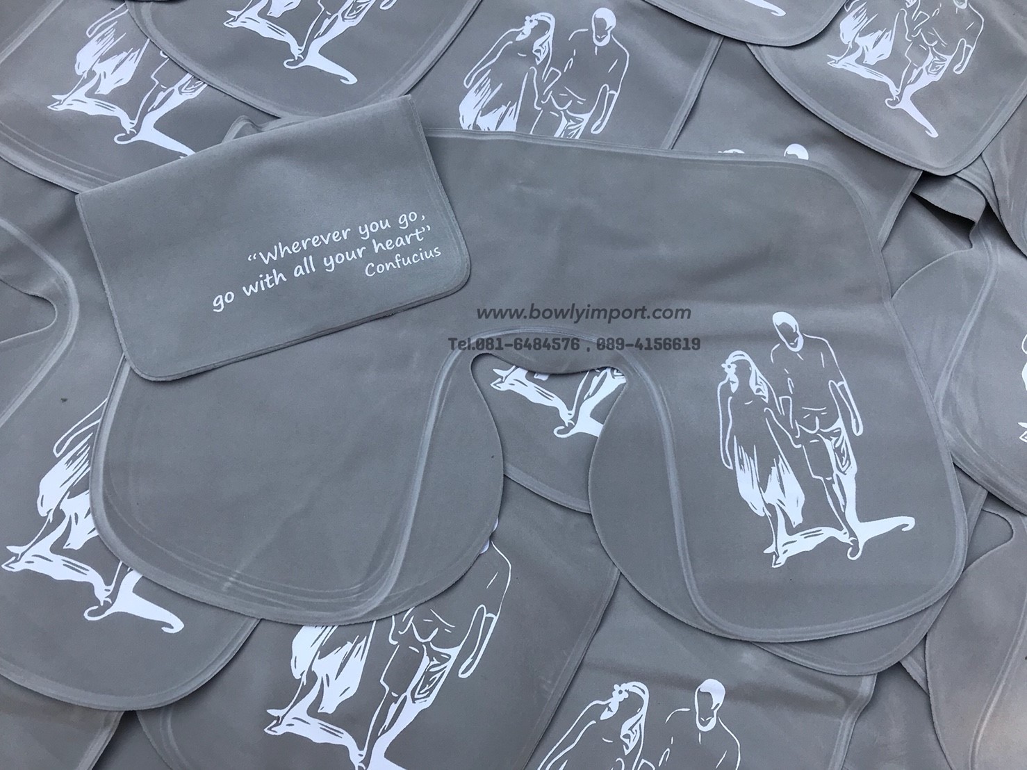 หมอนรองคอเป่าลม เนื้อผ้ากำมะหยี่ พร้อมสกรีนโลโก้