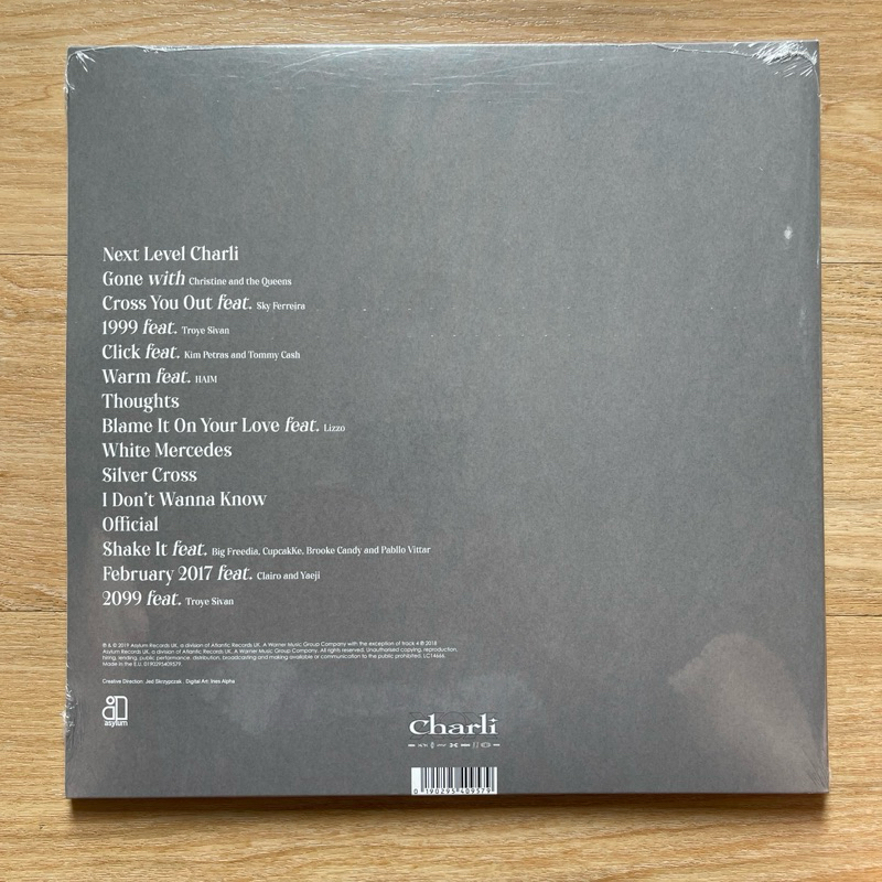 แผ่นเสียง Charli XCX - Charli , 2 x Vinyl, 12", 45 RPM, Album LP,Black colour มือหนึ่ง ซีล