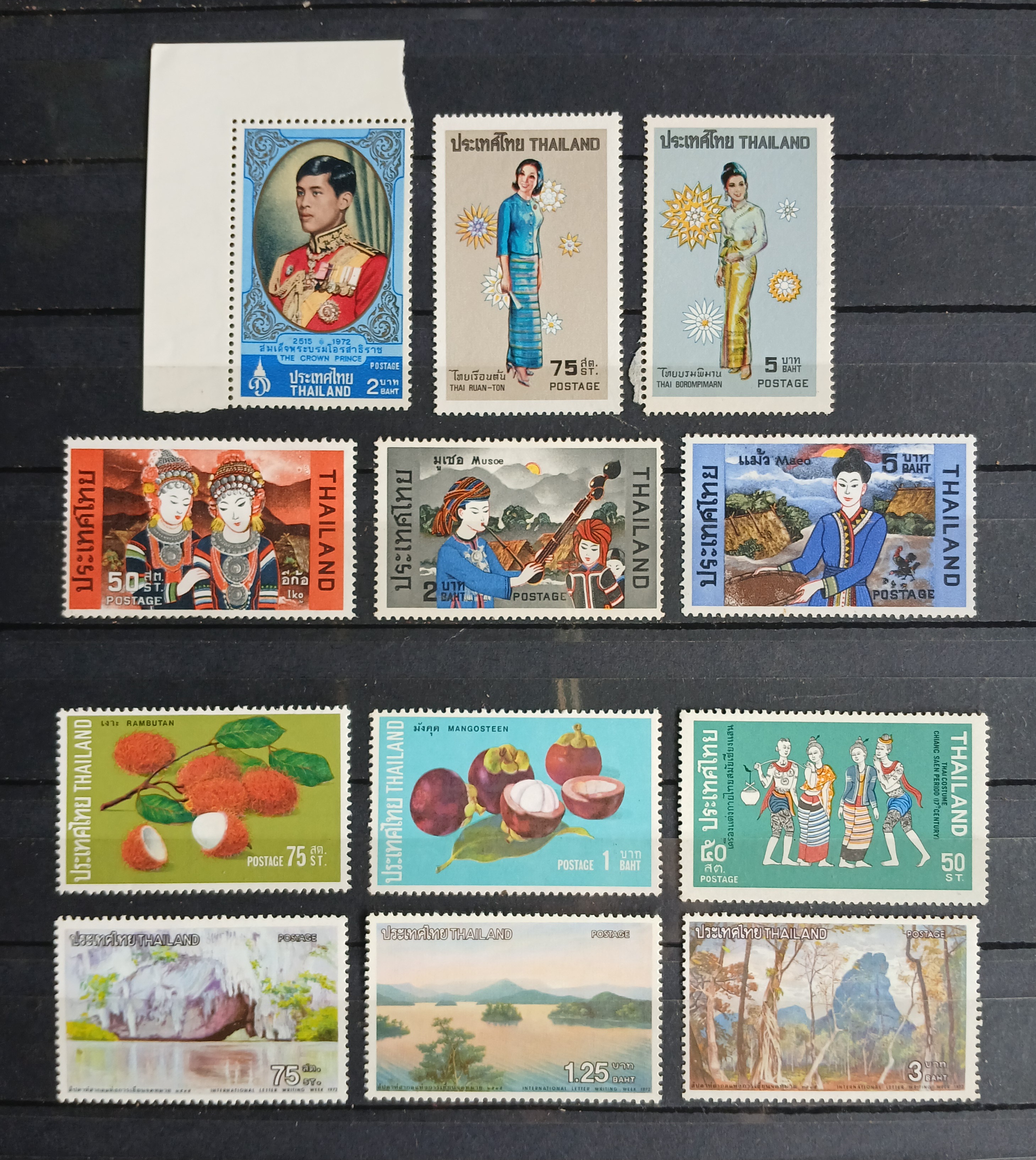 แสตมป์ไทย ยังไม่ใช้ สภาพดี มีดวงเดี่ยว,คู่,เศษ,ดวงติดกัน,มีติดชาน (คู่มือ 2,000) ..+ไปรษณียบัตร 3 ใบ -พิมพ์พระรูป ร.9 ขุด5 ยังไม่ใช้, มีพิมพ์แก้ราคา, มีพิมพ์วาระฯ