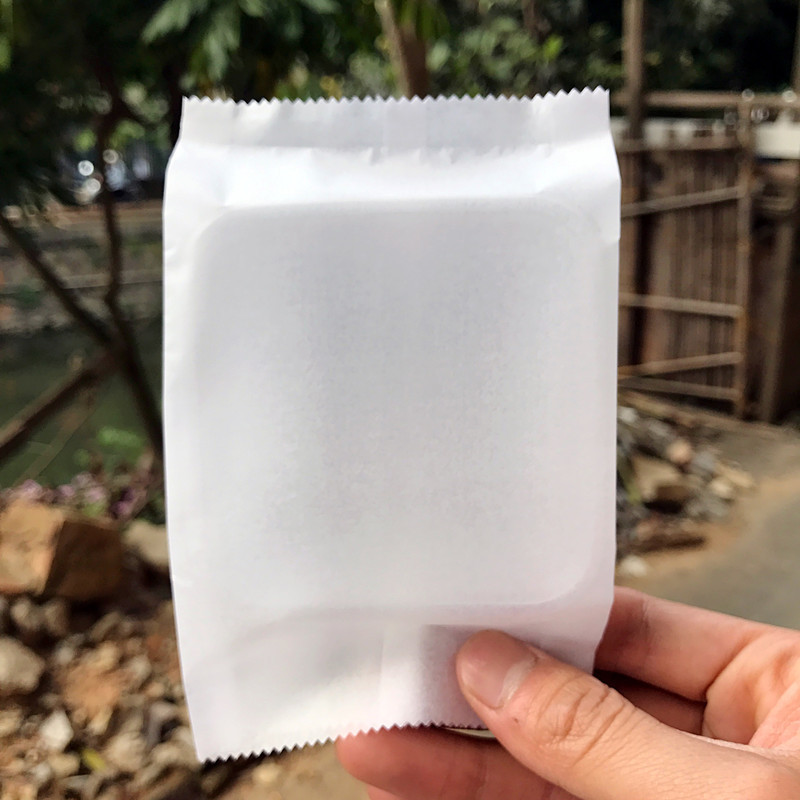 ถุงซองกระดาษสีขาวขอบหยัก ซีลกลาง เคลือบพลาสติกด้านใน ขนาด 7x10.5 cm แพ็ค100 ชิ้น