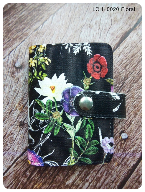 (LCH-0020) กระเป๋าใส่บัตรเคลือบ ลายดอกไม้ พื้นดำ