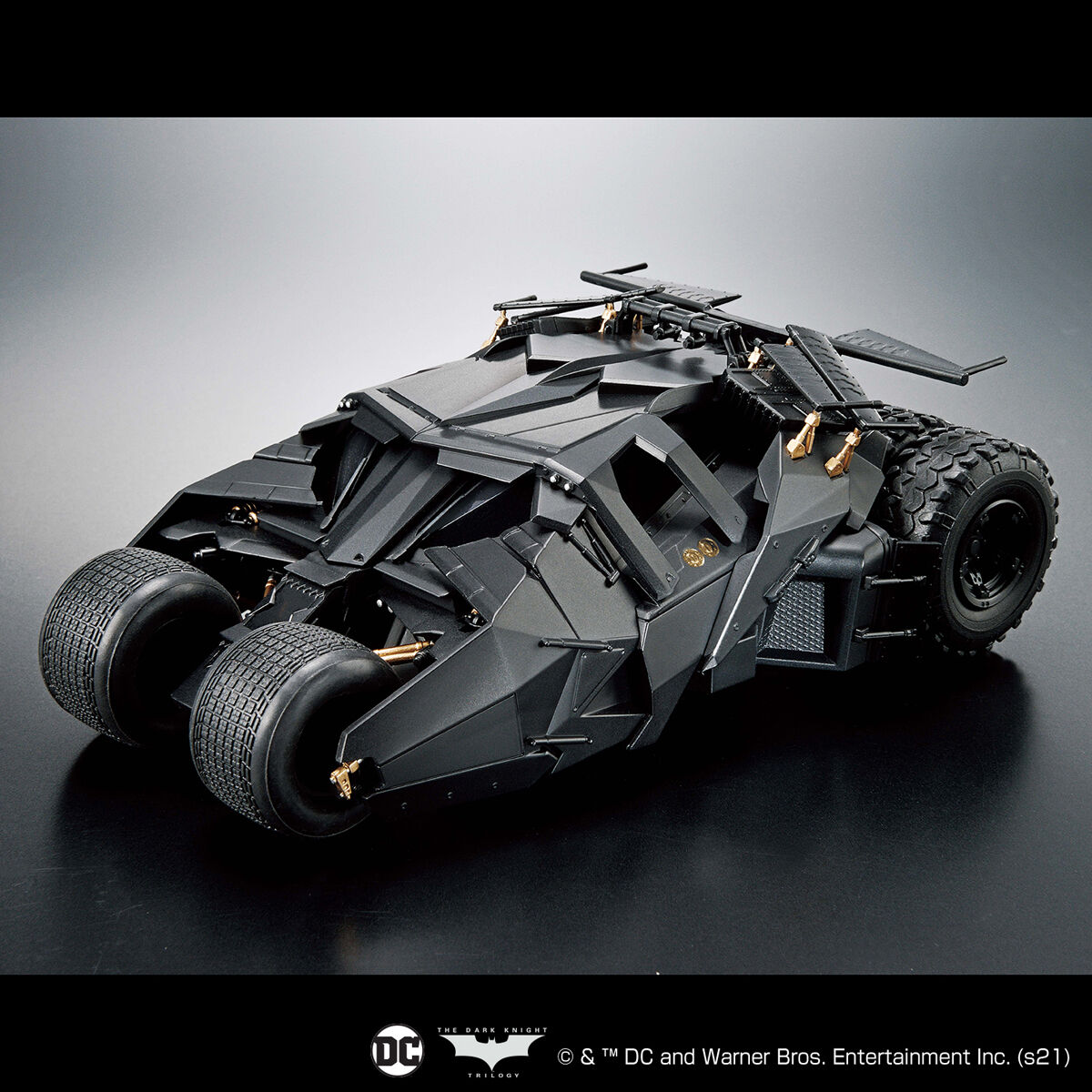 1062184 BANDAI SPIRITS DC COMIC 1/35 SCALE MODEL BATMOBILE (BATMAN BEGINS VER.)
