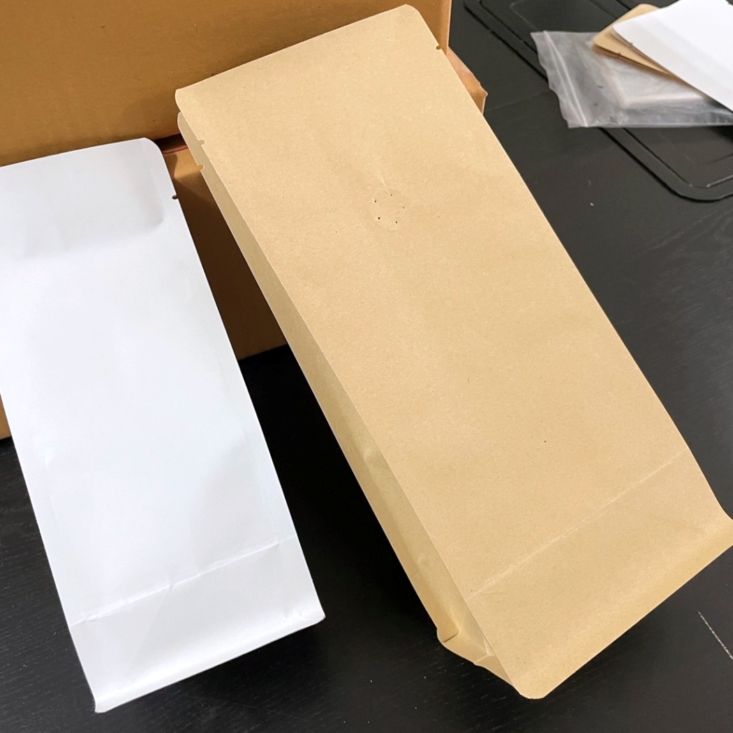 ถุงฟอยล์กาแฟ ถุงใส่เมล็ดกาแฟ ขยายข้างตั้งได้ (มีวาล์ว)ไม่ติดซิป รุ่นมีรูระบาย (10 ใบ)