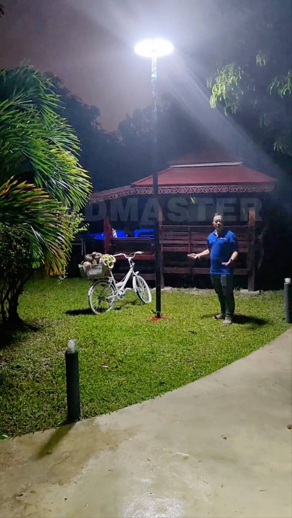 🔥ซุปเปอร์ลิมิเต็ด🔥ไฟ UFO โซล่าเซลล์ ใหม่ สว่างสุด ใหญ่ 61 CM ทรง Slim เพิ่มโหมดพิเศษ สว่างคงที่+เซ็นเซอร์ Solar Light ไฟโซล่าเซลล์ โคมไฟจานบิน ไฟสนามพลังงานแสงอาทิตย์ ไฟถนน SolarStreet