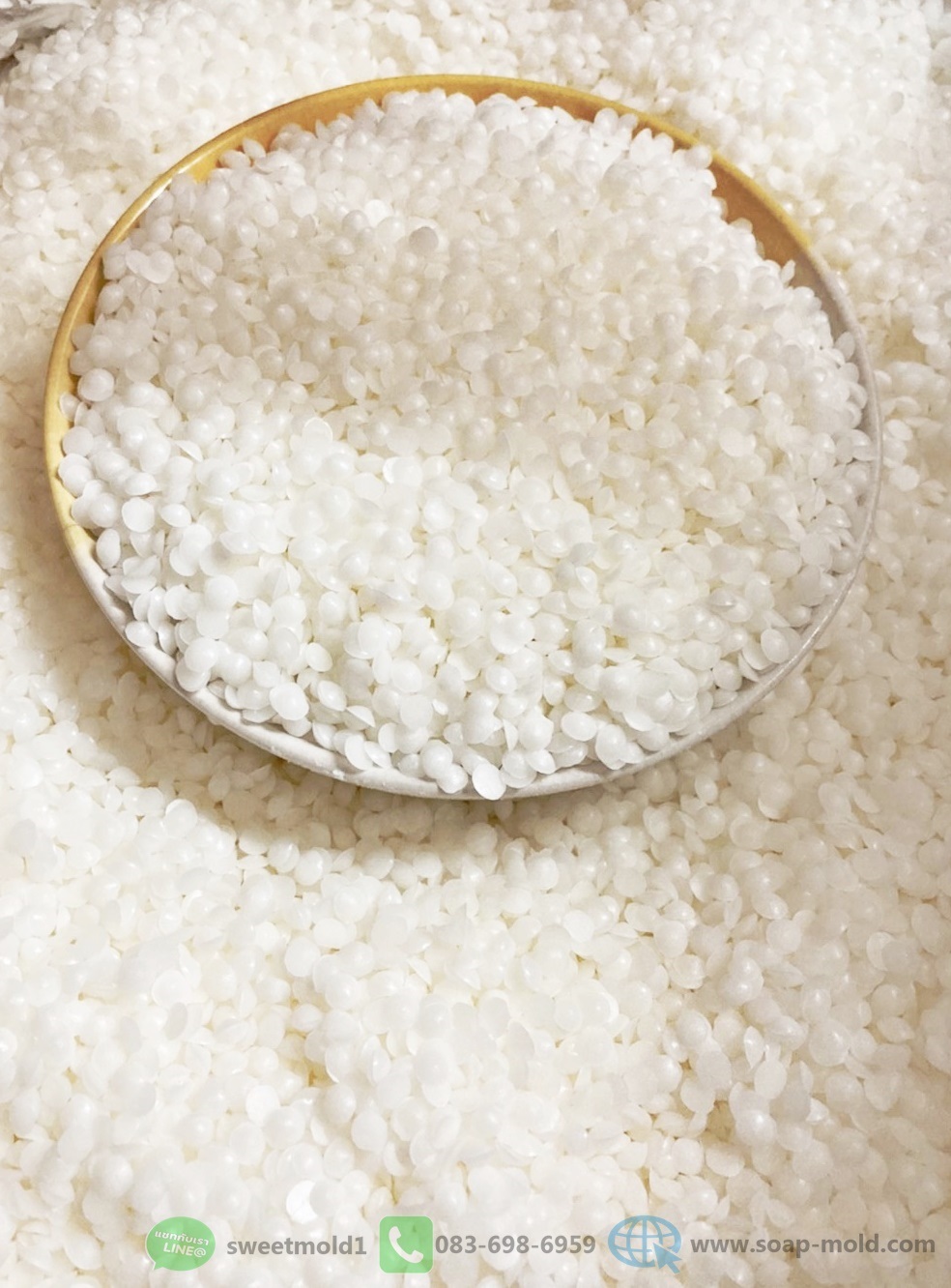 E-Wax(Emulsifying Wax) ตัวประสานน้ำมันกับน้ำผสมรวมตัวเข้าด้วยกัน และช่วยสร้างเนื้อครีม ให้เกิดความหนืด