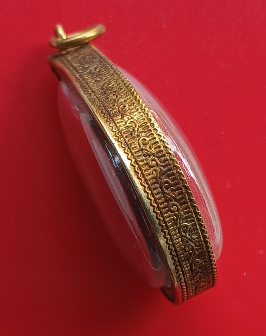 เหรียญพระราหูอมจันทร์ หลังดอกบัว อักษรจีน วัดกระทุ่มเสือปลา เขตประเวศ กรุงเทพฯ เนื้อนวโลหะ ตอกเลข ๖๓ พร้อมกรอบไมครอนครับ