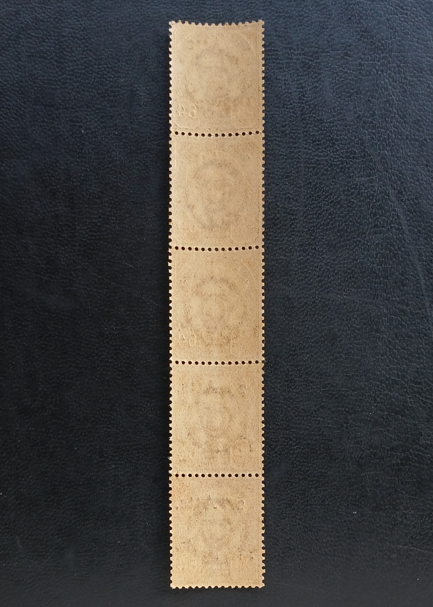 แสตมป์ ร.5 แก้ราคา ปี 2437 ดวง 64 อัฐ แก้ 2 อัฐ no.48 ยังไม่ใช้ มีกาว Strip ติดกัน 5 ดวง ราคาตามคู่มือ 1250.-