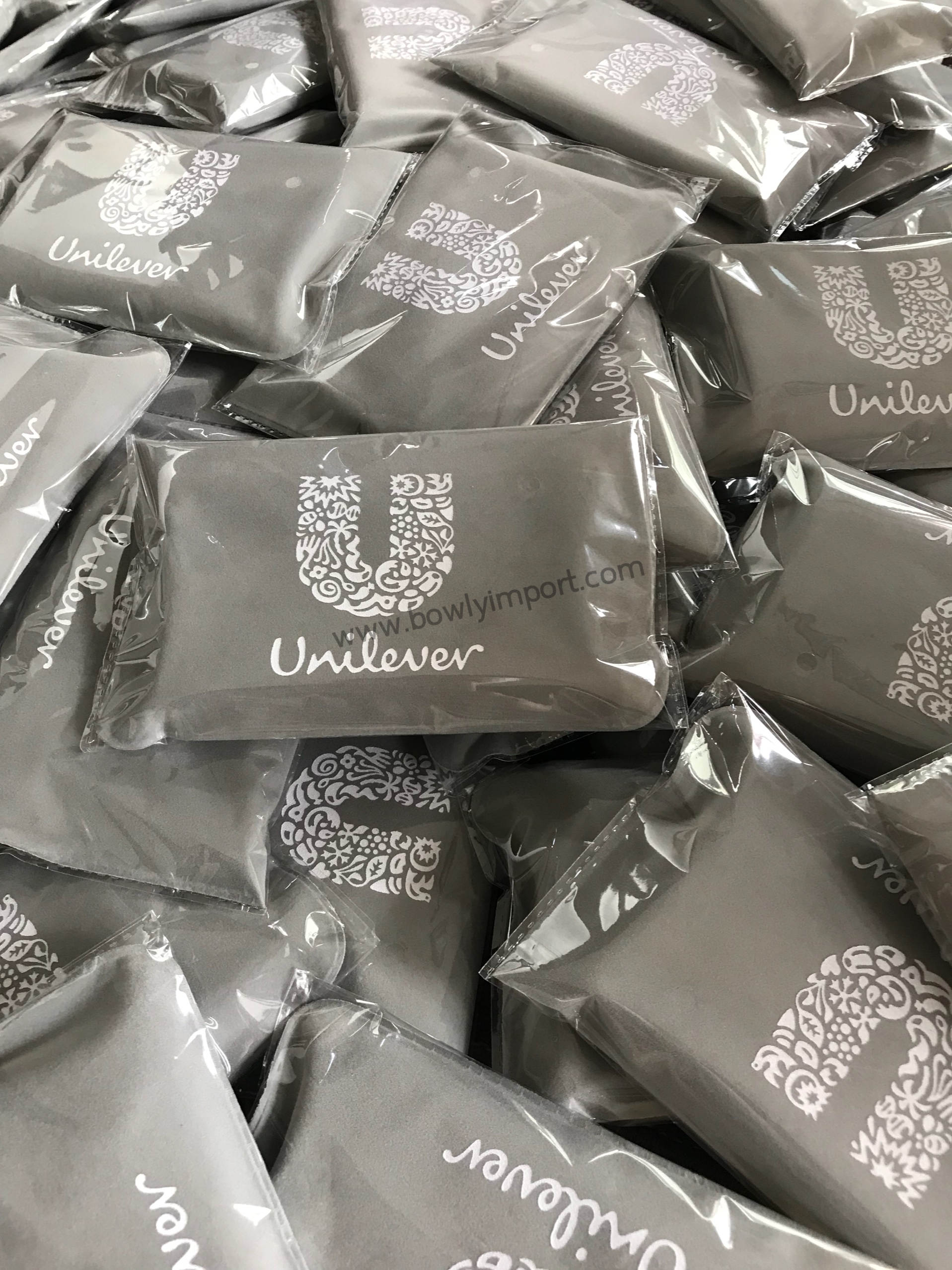 หมอนรองคอเป่าลม เนื้อผ้ากำมะหยี่ พร้อมสกรีนโลโก้