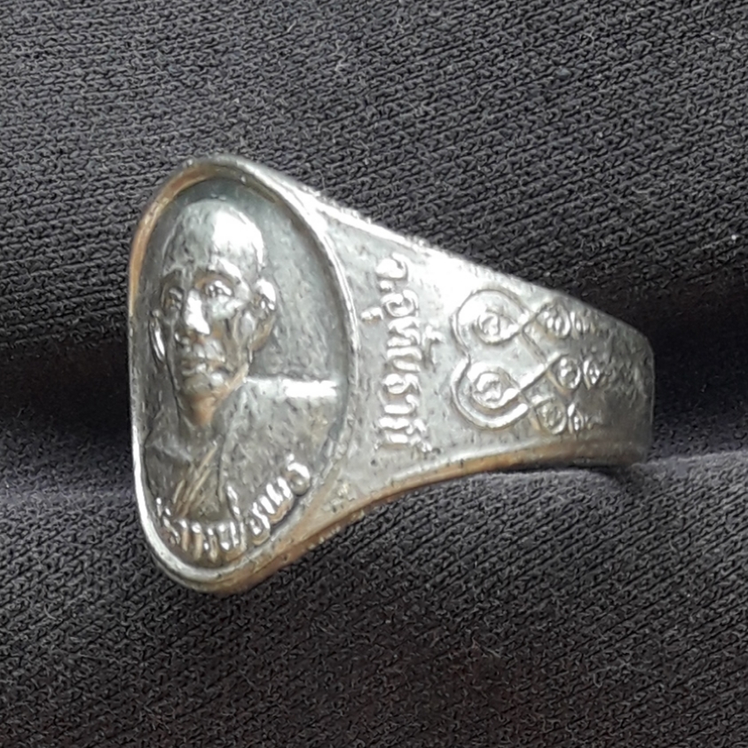 แหวนหลวงพ่อพร วัดห้วยขานาง จ.อุทัยธานี