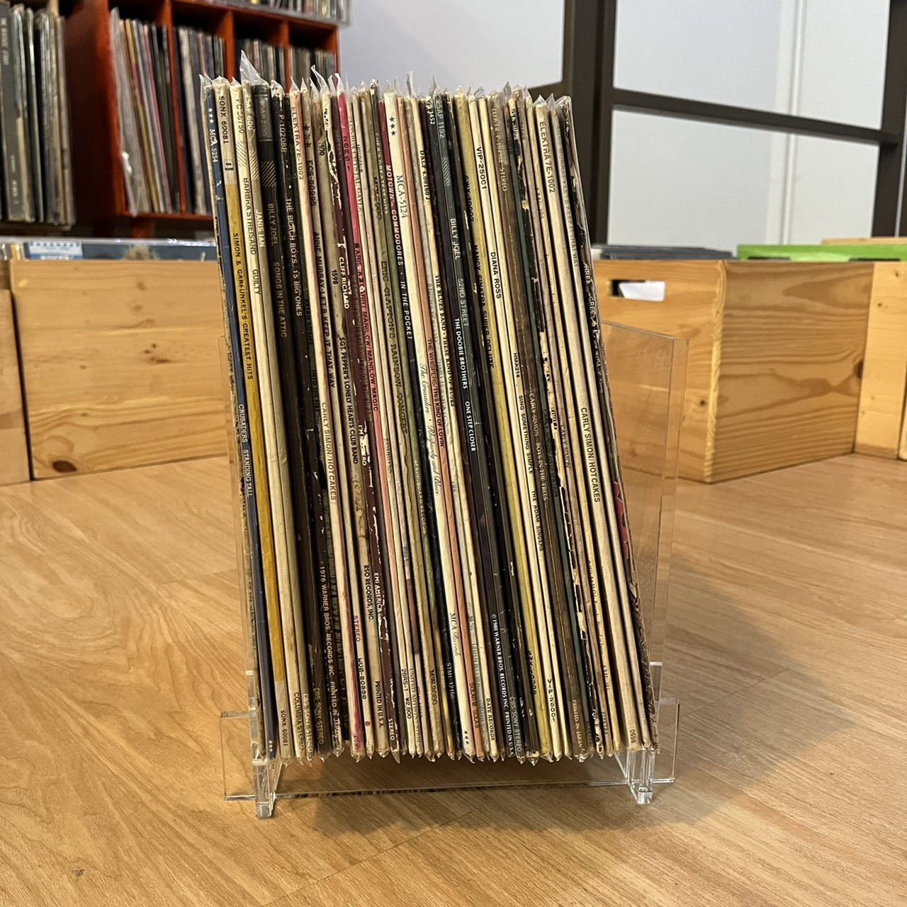 ชั้นโชว์อะคริลิควางแผ่นเสียง ชั้นโชว์วางแผ่นเสียง ชั้นวางแผ่นเสียง (25.5x23x25.5cm.)