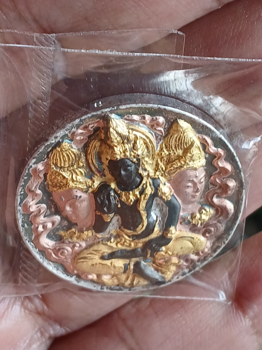 เหรียญจตุคาม รามเทพ รุ่นทรัพย์ราชันย์ ปี 2550 สามกษัตริย์ ขนาด 3.2 ซม. มีโค๊ดและหมายเลข พร้อมกล่องเดิมครับ