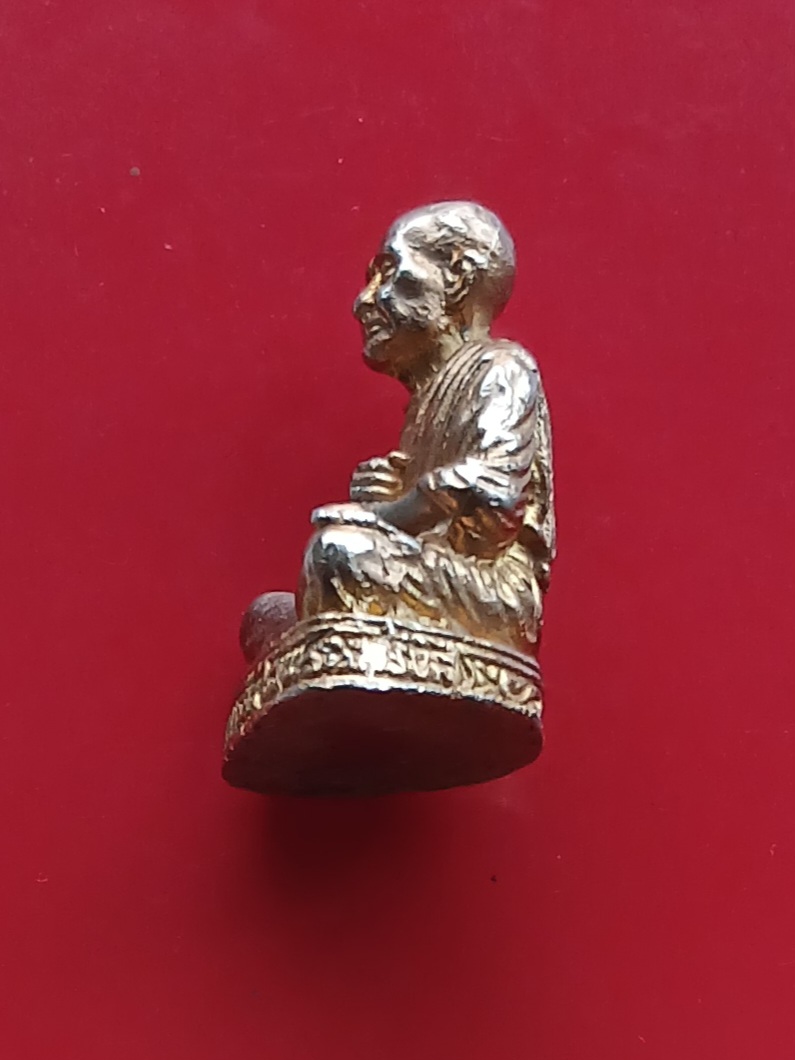 รูปหล่อสมเด็จโต พรหมรังสี รุ่นอนุสรณ์ 123 ปี วัดระฆังโฆษิตาราม กรุงเทพฯ ปี 2538 เนื้อทองทิพย์ กล่องแทนครับ