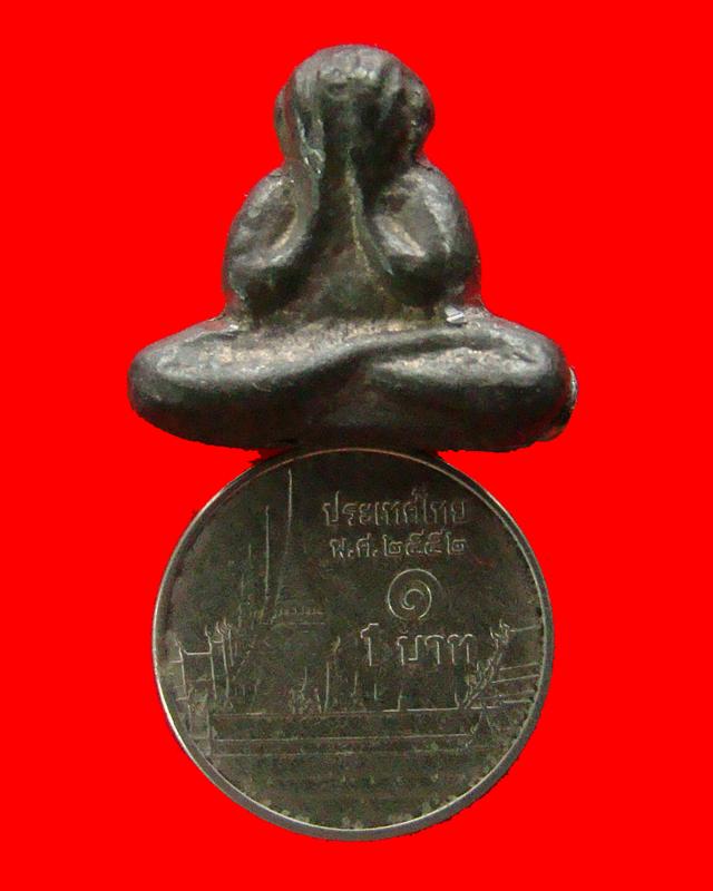 พระปิดตาเนื้อตะกั่ว ฝังตะกรุดสอดเข่า รุ่นสาม ปี 2535 หลวงปู่คำพันธ์ วัดธาตุมหาชัย นครพนม ตอกโค๊ด พ ใต้ยันต์ด้านหลังครับ #7