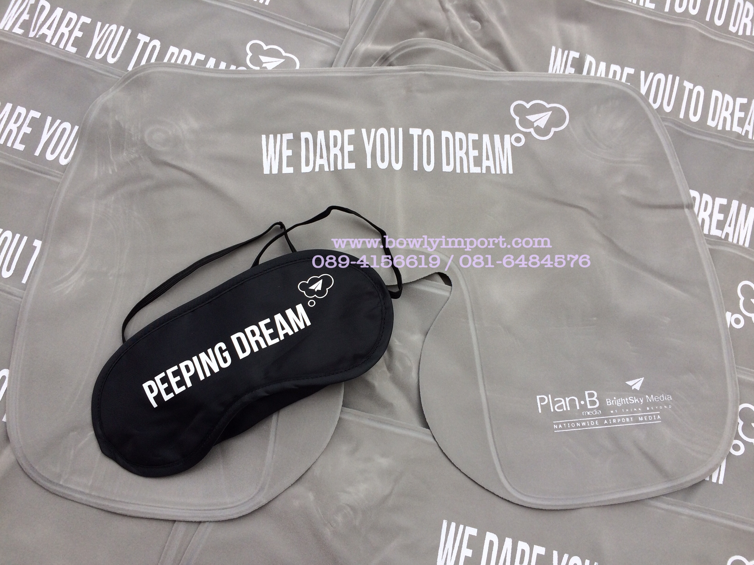 หมอนรองคอเป่าลม เนื้อผ้ากำมะหยี่ พร้อมสกรีนโลโก้