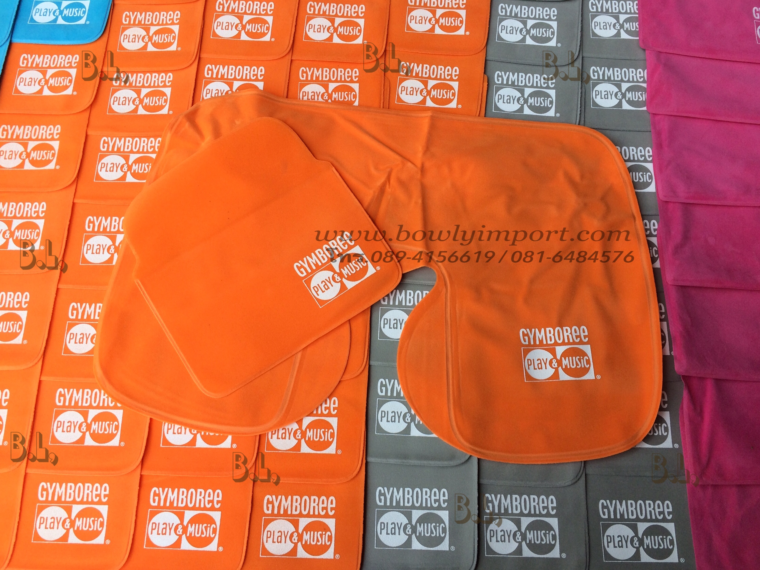 หมอนรองคอเป่าลม เนื้อผ้ากำมะหยี่ พร้อมสกรีนโลโก้