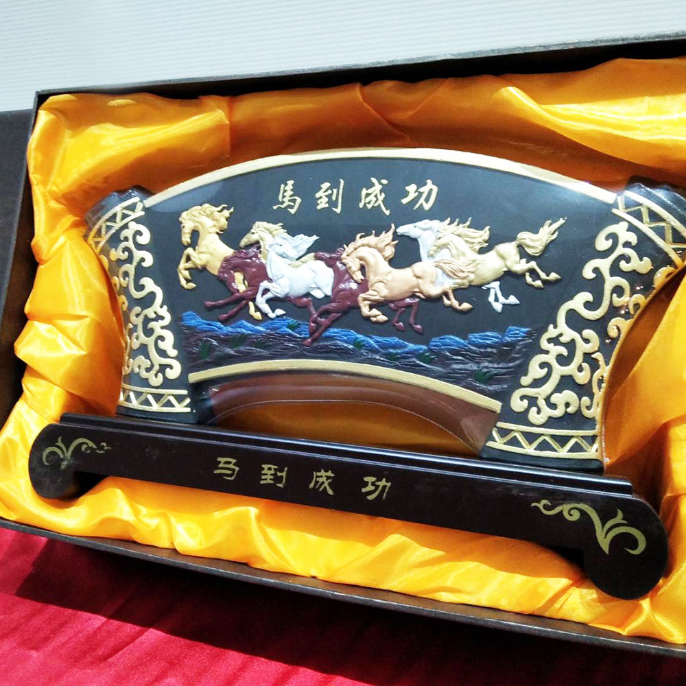 ม้ามงคล 8 ตัว