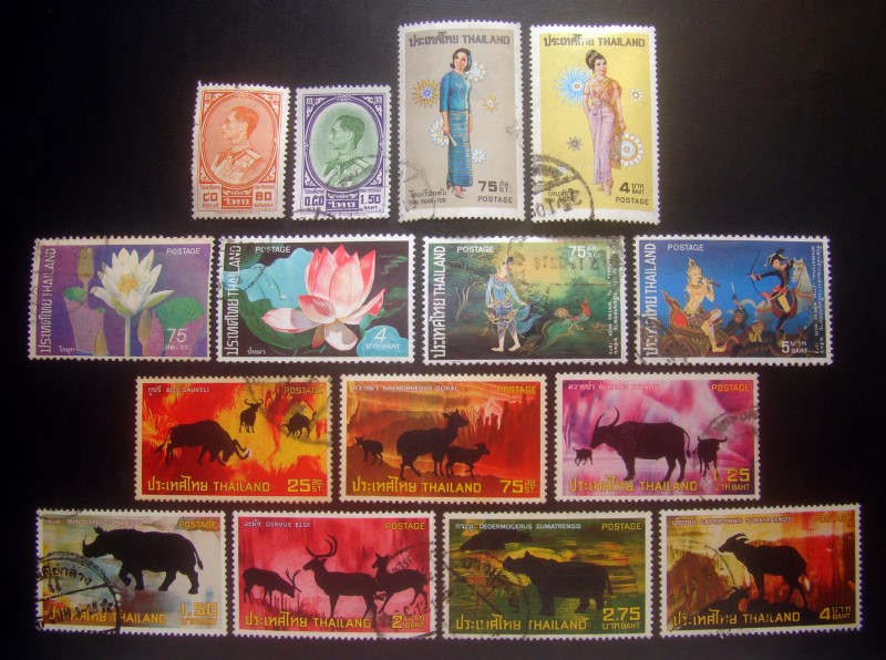 s2984-แสตมป์ในหลวง ร.9 ชุดที่3 /2 ดวง +เครื่องแต่งกายสตรีไทย ปี15 /2 ดวง +ดอกบัว ปี16 /2 ดวง +สัปดาห์จดหมาย ปี16 /2 ดวง +สัตว์ป่าสงวน(ชุด1) ปี16 /7 ดวง ขาดดวงเดียวครบชุด หายาก ใช้แล้ว ราคาเบา น่าสะสมครับ