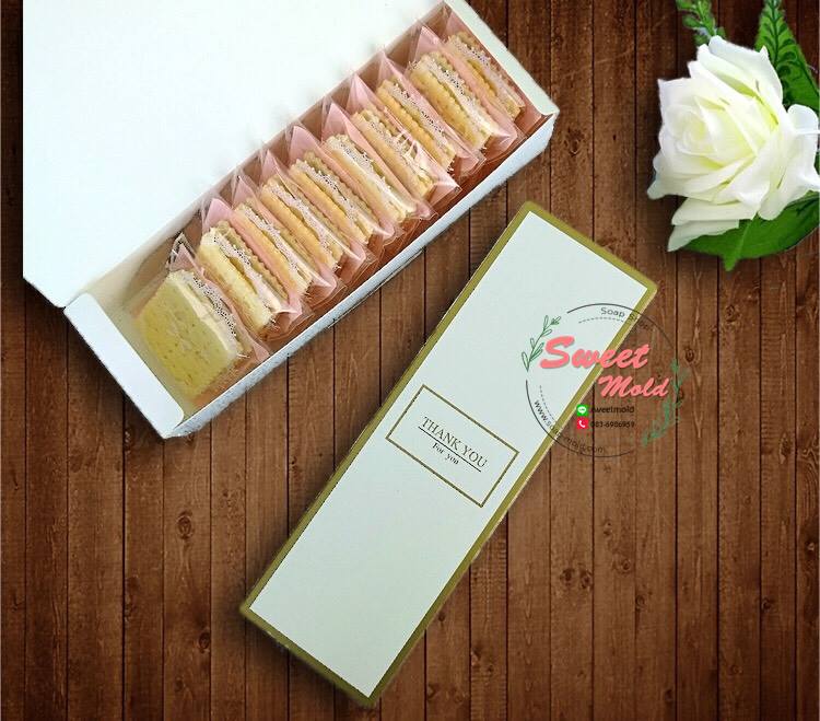 กล่องกระดาษสีขาวขอบทองแบบเปิดด้านบนขนาด 21.8x7x5 cm. 20 ชิ้น รหัสสินค้า: 005752