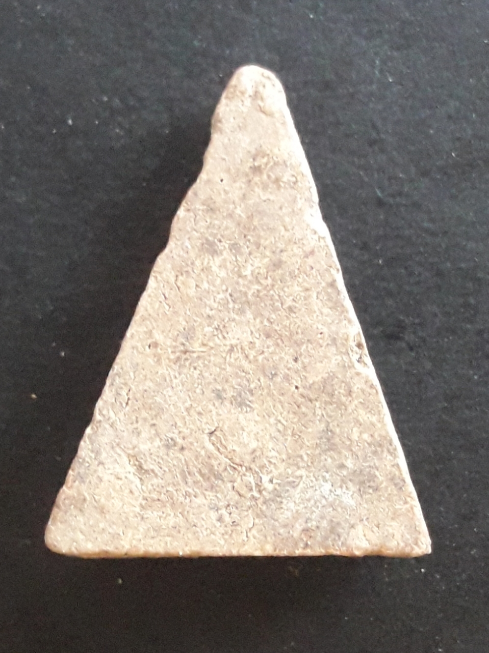 พระนางพญา บรรจุกรุ เนื้อดินเผา พิมพ์สามเหลี่ยม ปี 2482 หลวงพ่อแง วัดบางไผ่เตี้ย (เจริญสุขาราม) จ.สมุทรสาคร หลวงปู่รอด วัดบางน้ำวน ปลุกเสก