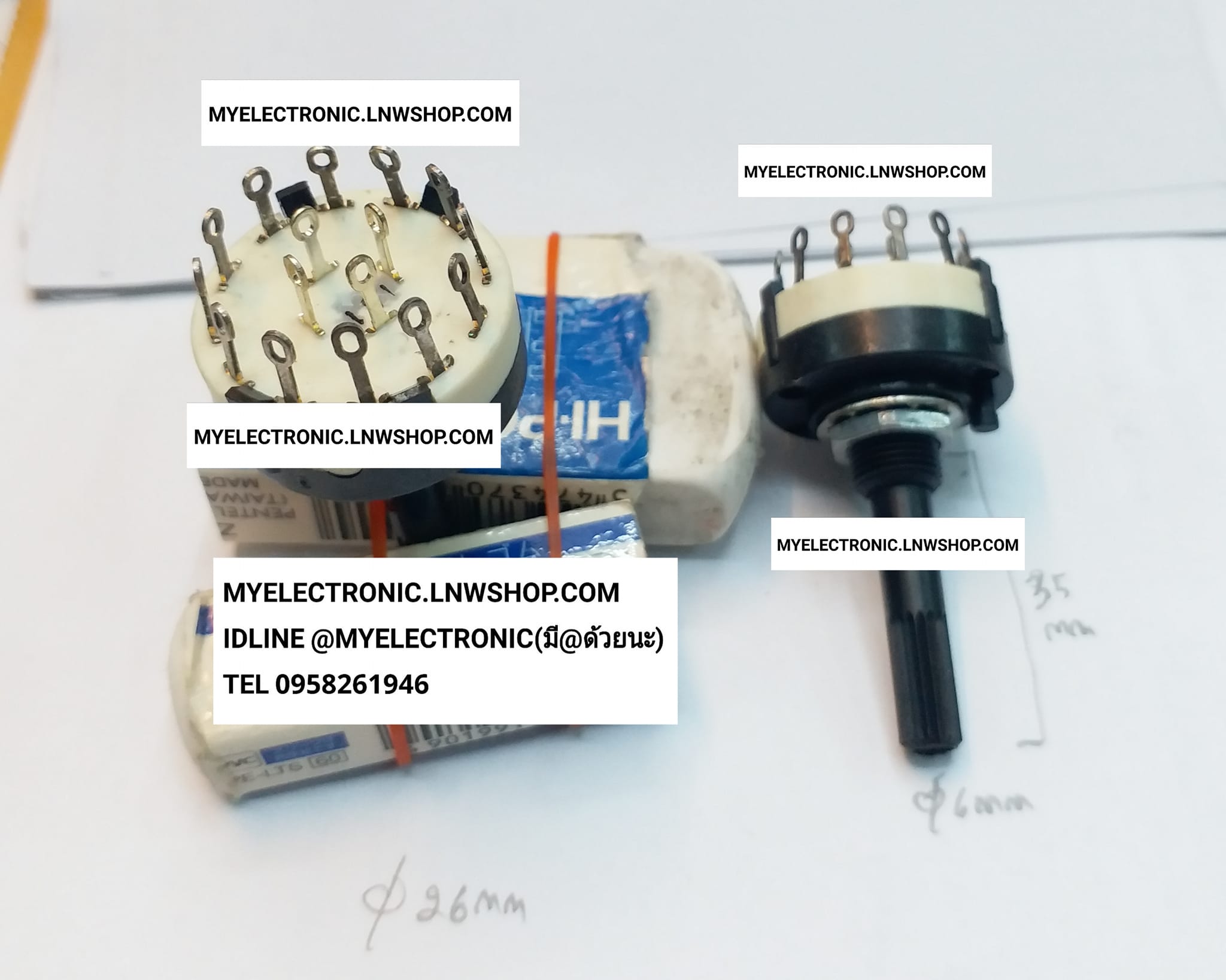 ขาย สวิทช์3ช่อง selector switch ซีเล็คเตอร์ สวิทช์ 3ช่อง2แก๊ก แบนด์สวิทช์ ปรับ 3ช่อง2แก็ก ตัว พลาสติก สีดำ แกนยาว หมุนหยุด ราคา ตัวล่ะ . . . หน่วย บาท
